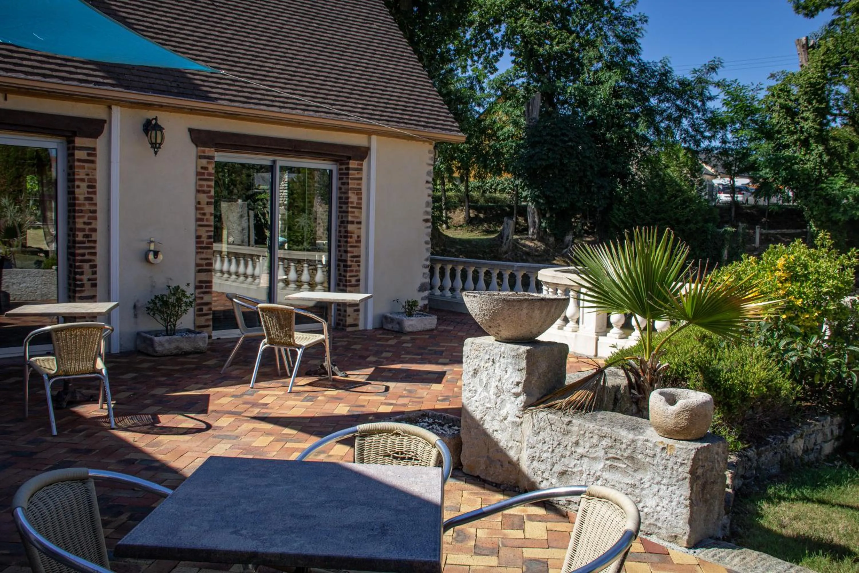 Patio in Logis Hotel Oasis