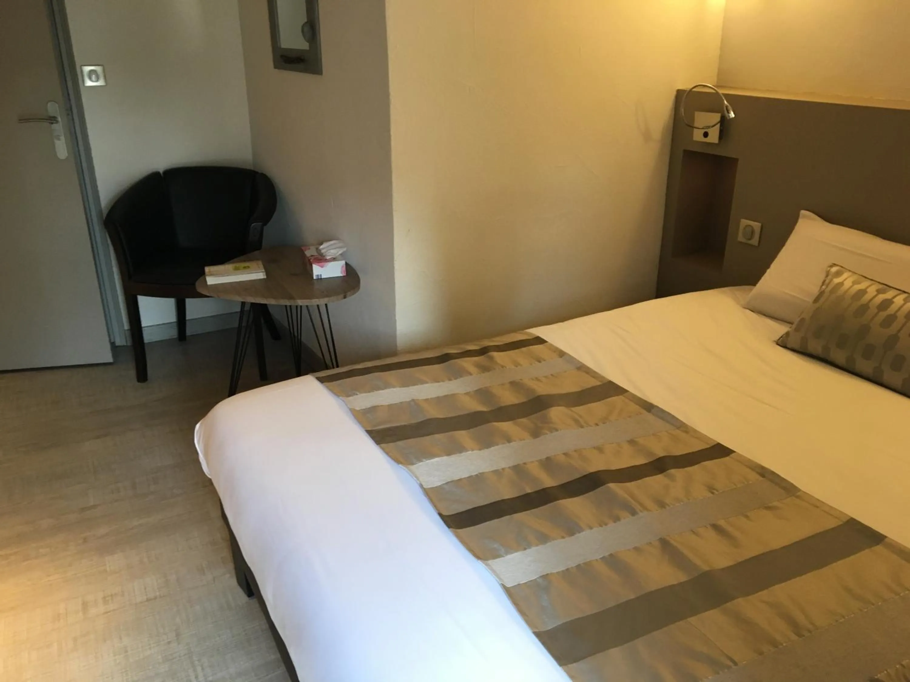 Photo of the whole room, Bed in Logis Hotel Oasis