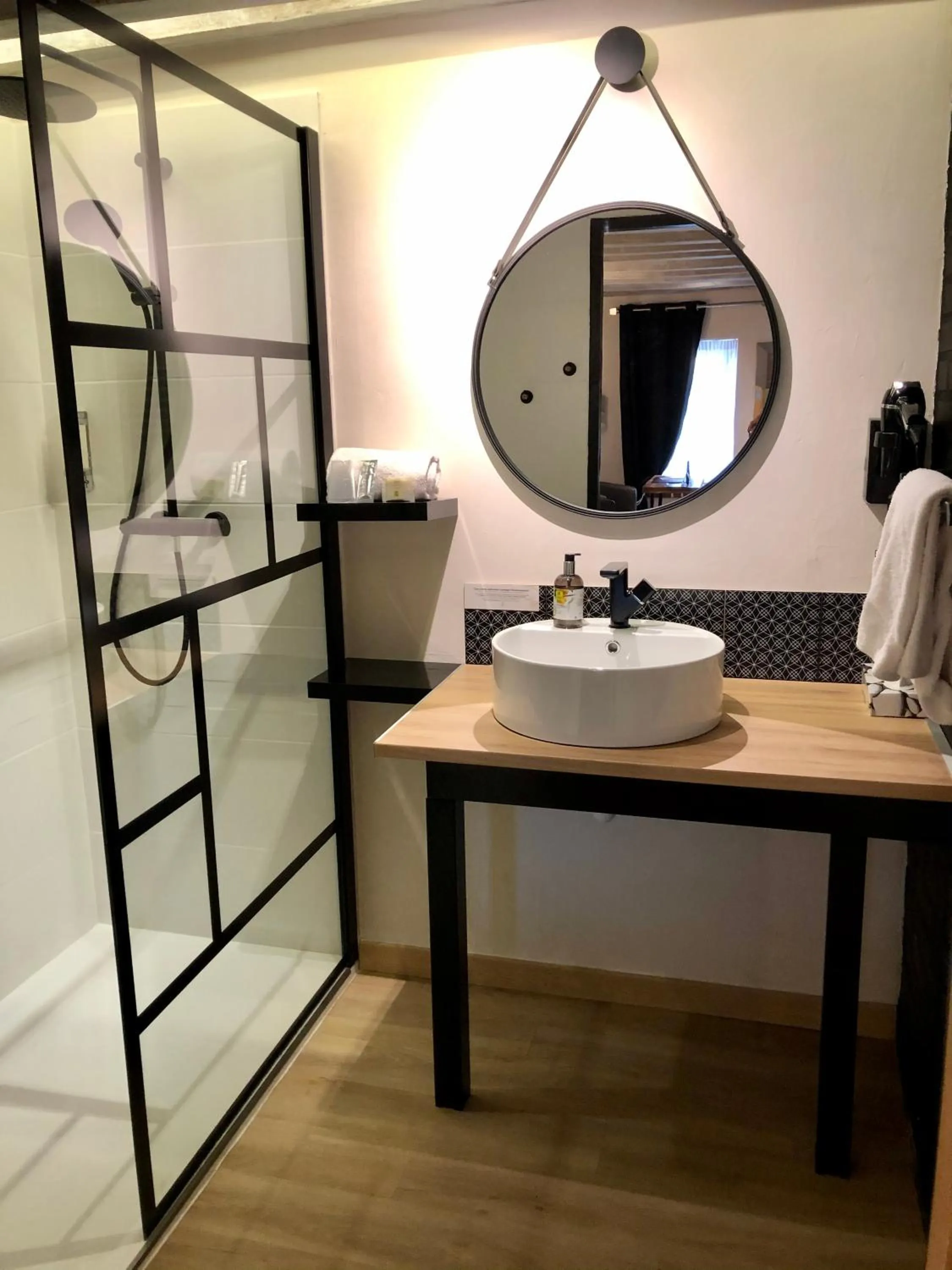 Bathroom in Logis Hotel Oasis