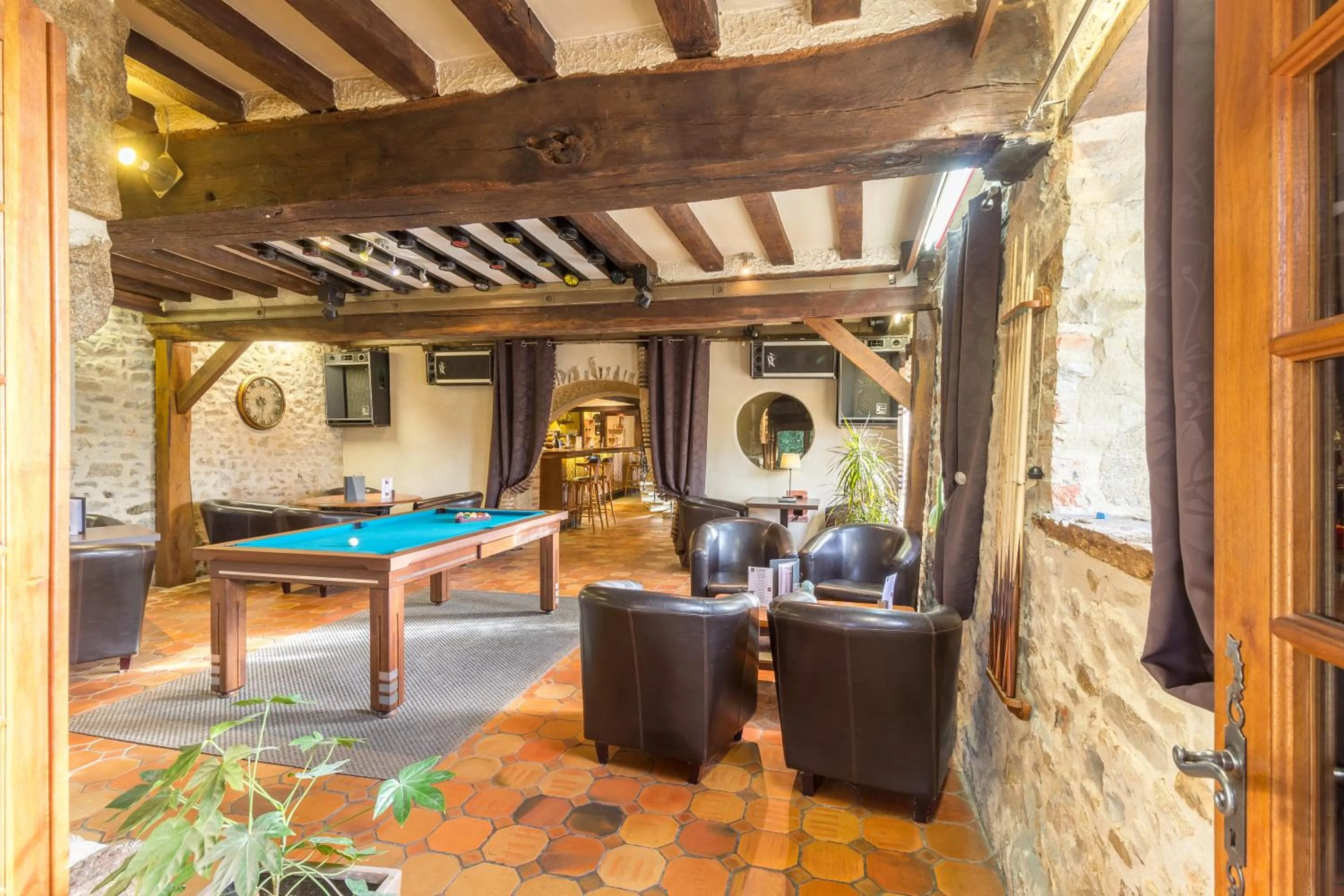 Billiard in Logis Hotel Oasis