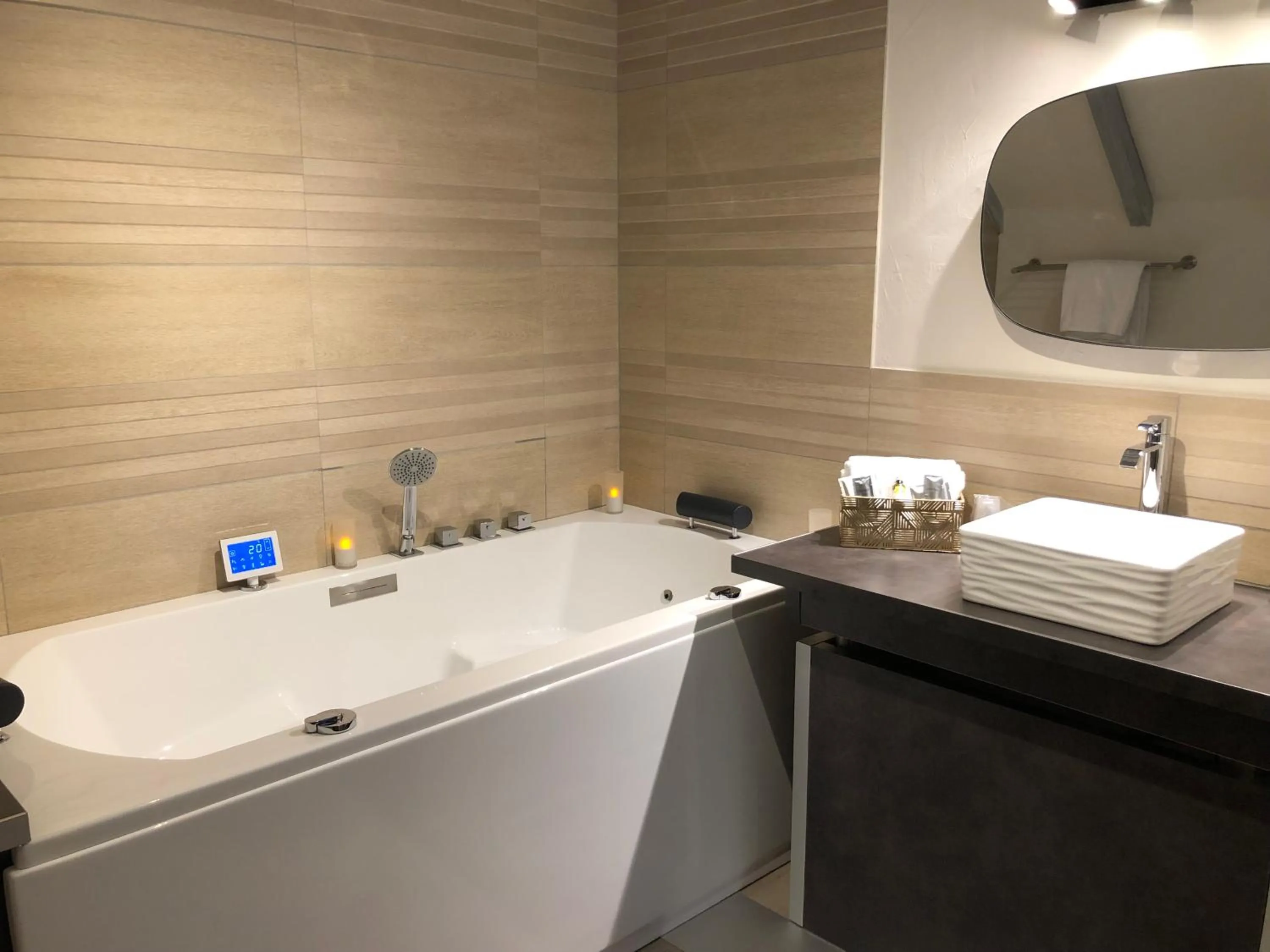 Bathroom in Logis Hotel Oasis