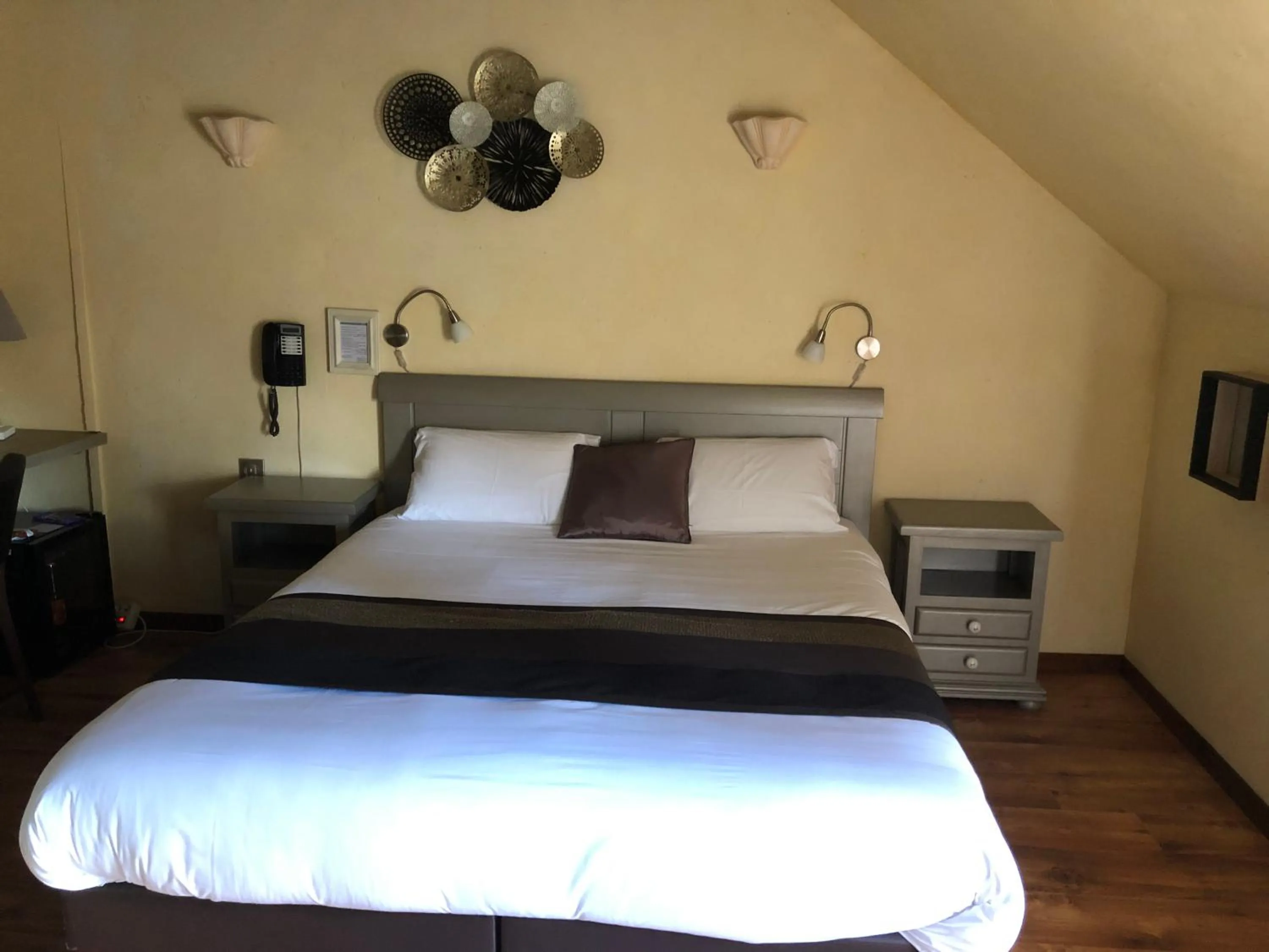 Photo of the whole room, Bed in Logis Hotel Oasis
