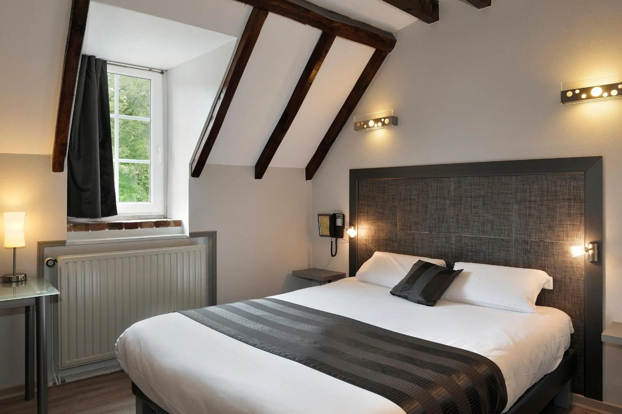 Photo of the whole room, Bed in Logis Hotel Oasis