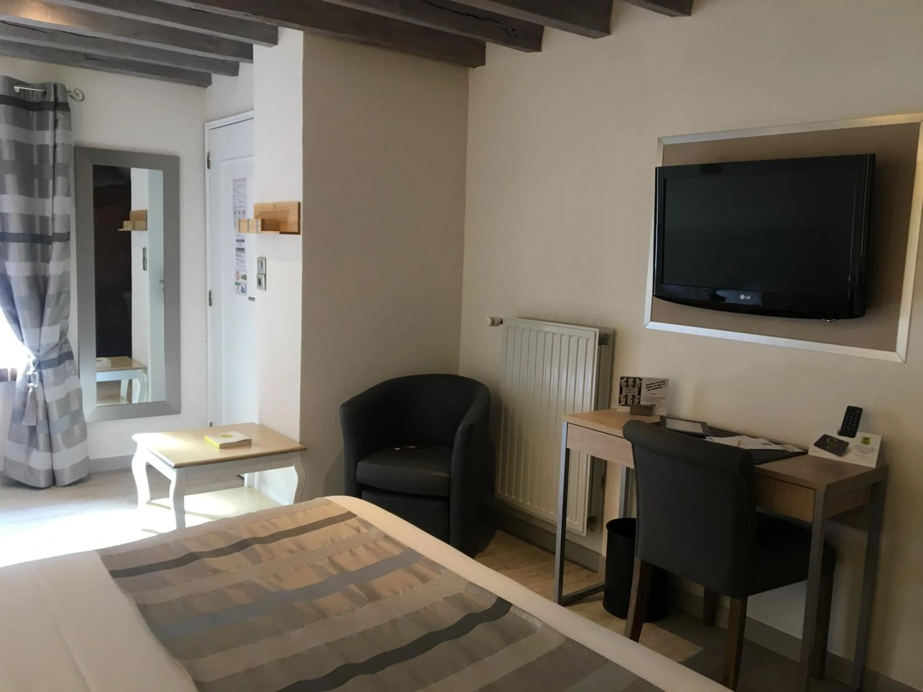 Seating area, Bed in Logis Hotel Oasis