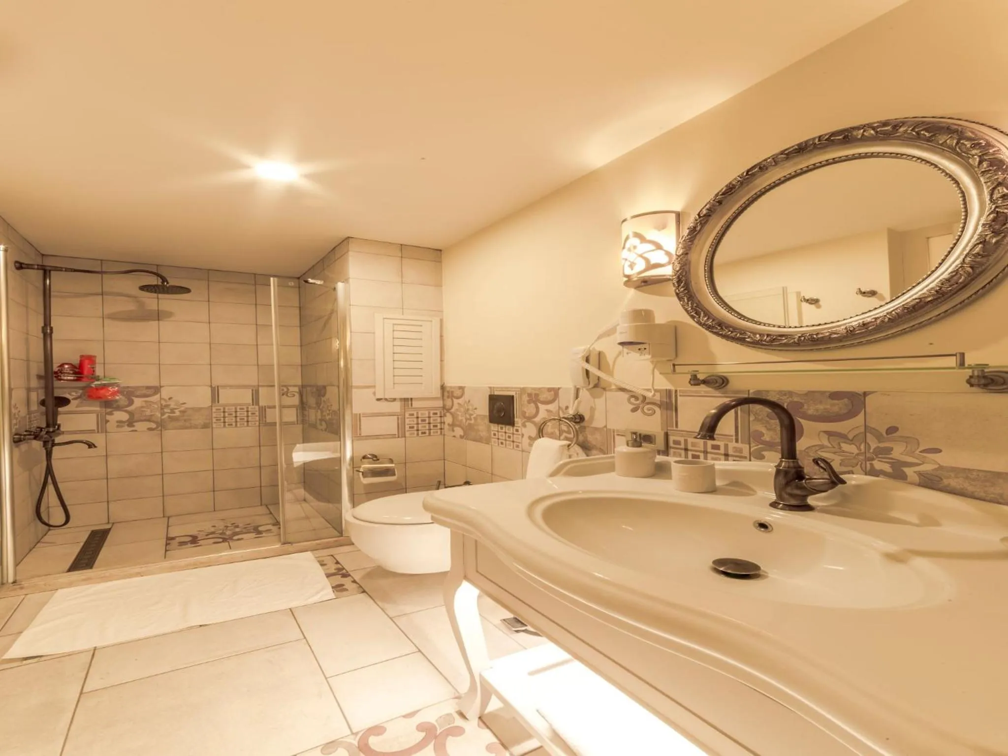 Shower in Kahveci Alibey Hotel