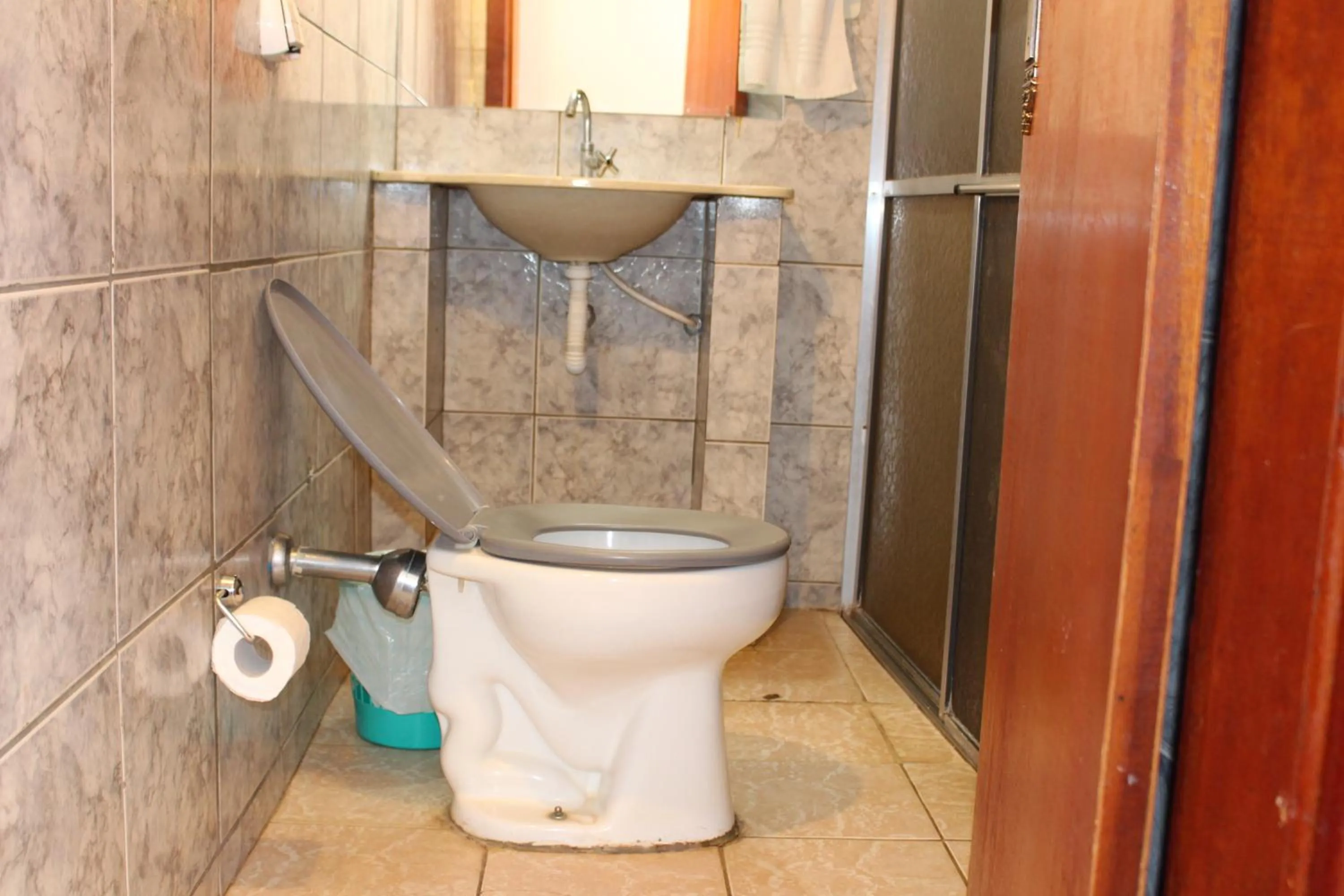 Shower in Bica Pau Hotel