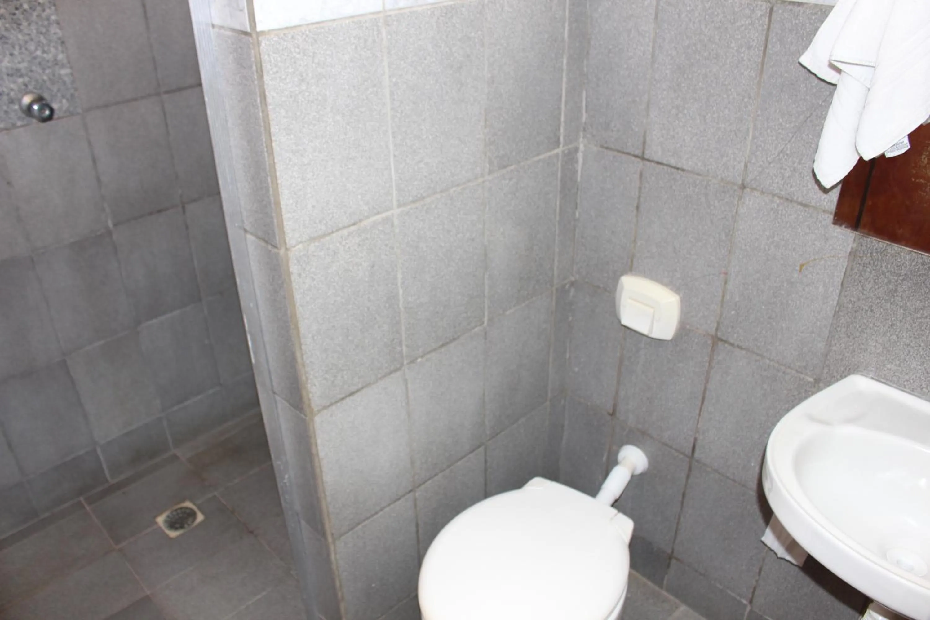 Shower in Bica Pau Hotel