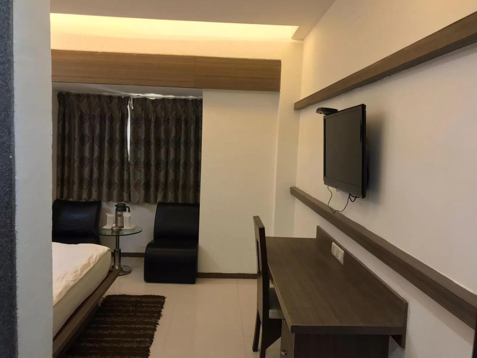 Business facilities in Pearl Hotel & Banquets Ahmedabad