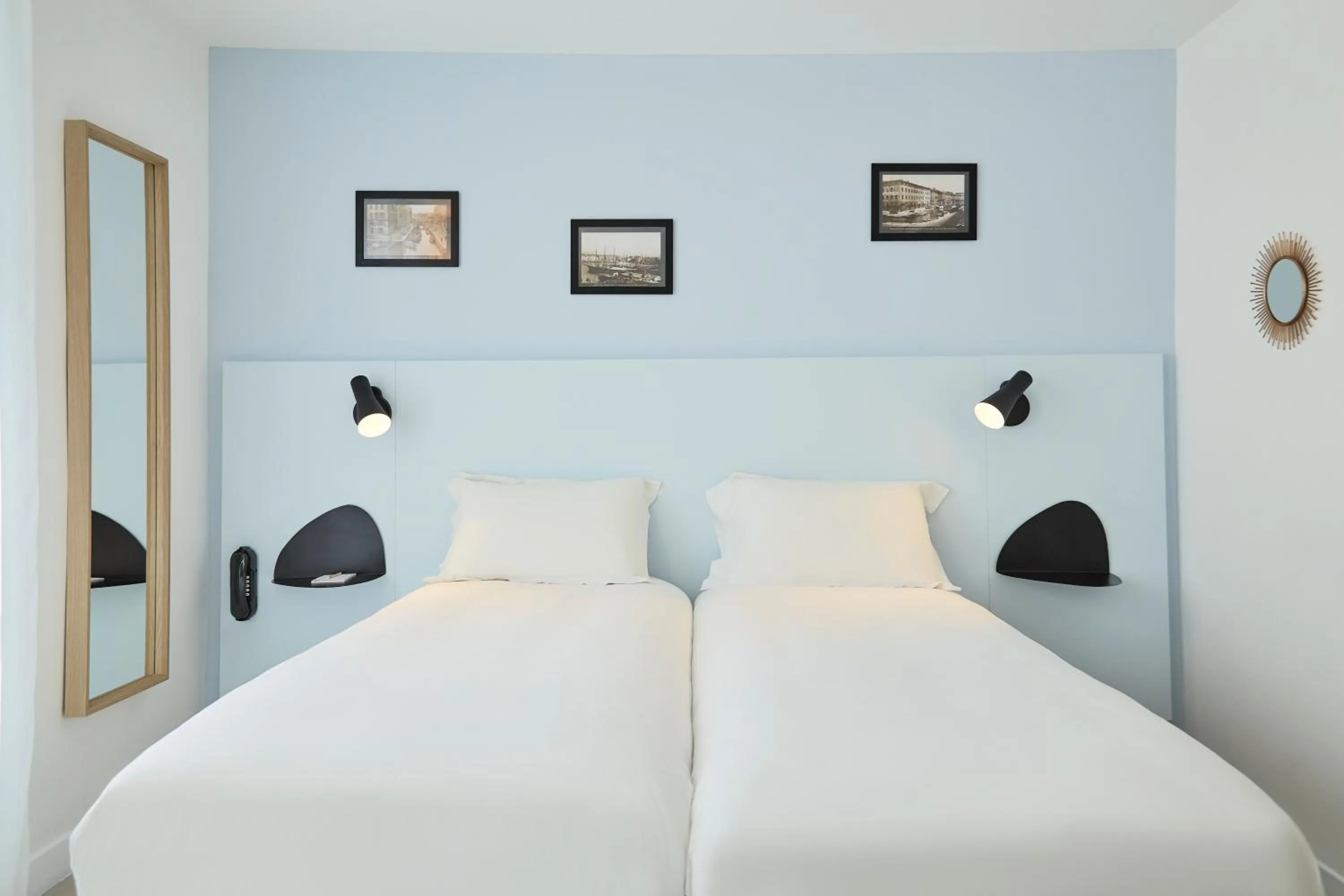 Superior Twin Room with Balcony in Hôtel Amista Marseille - ancien Hôtel Saint Louis - Vieux Port