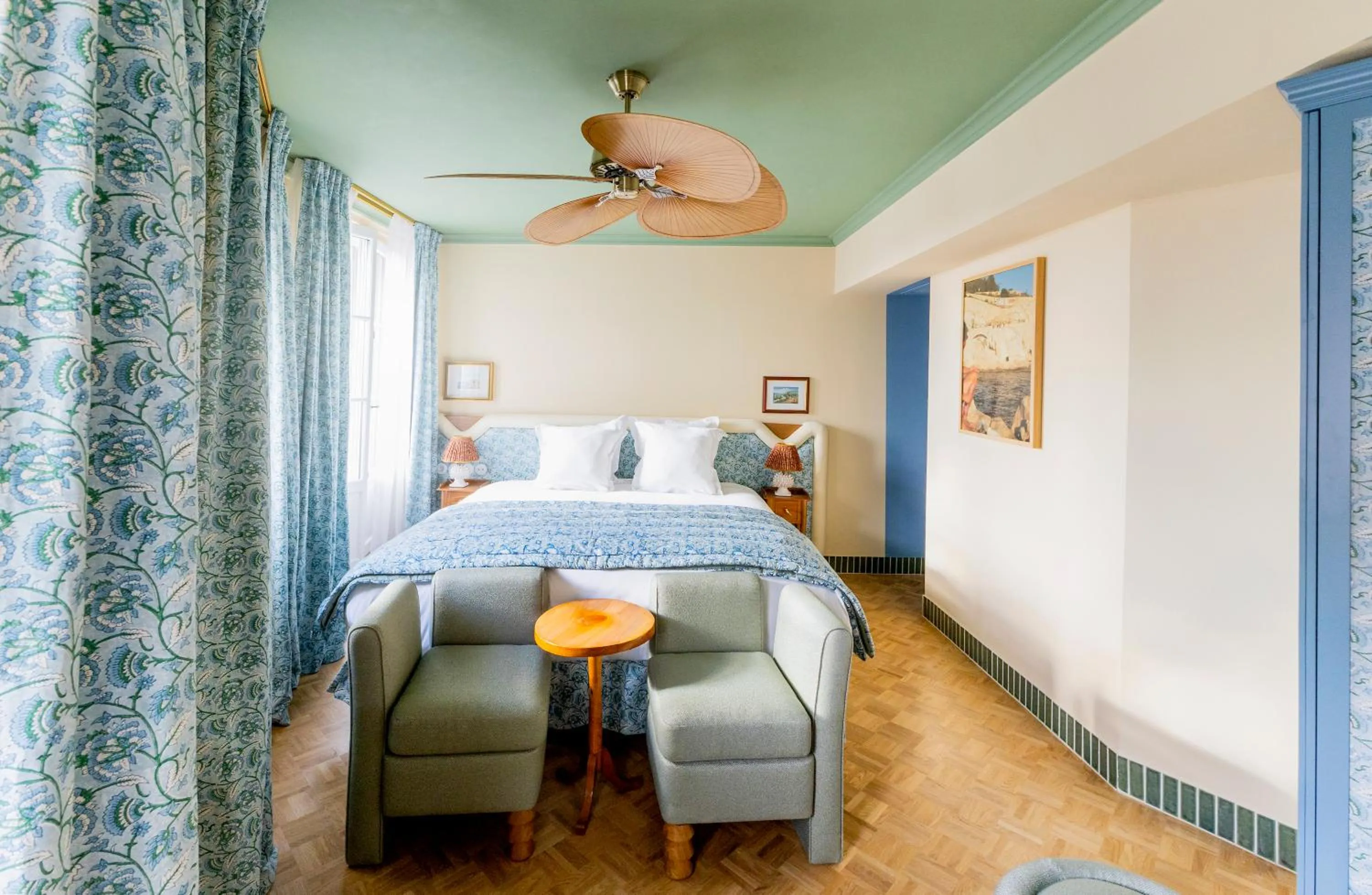 Bedroom, Bed in Hôtel Amista Marseille - ancien Hôtel Saint Louis - Vieux Port