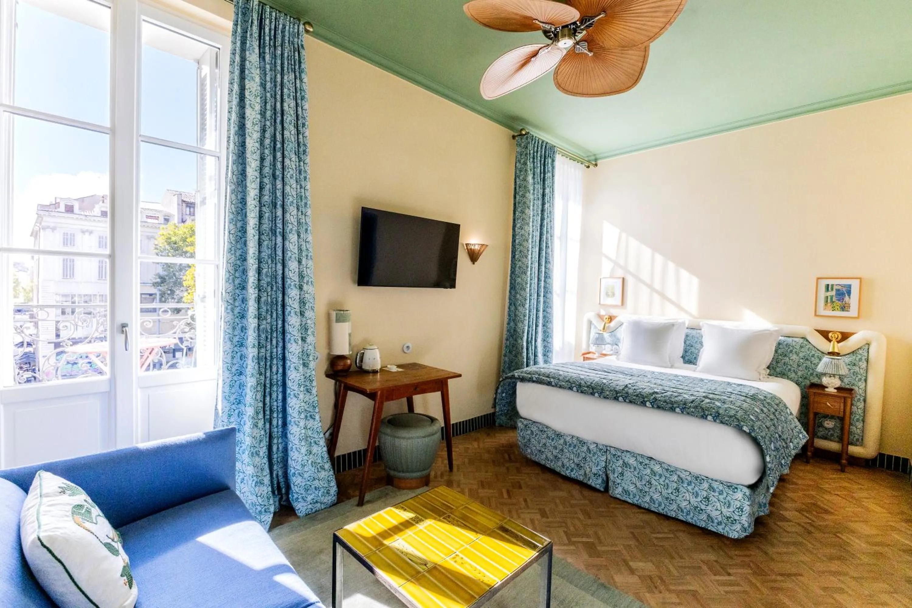 Bedroom, Bed in Hôtel Amista Marseille - ancien Hôtel Saint Louis - Vieux Port