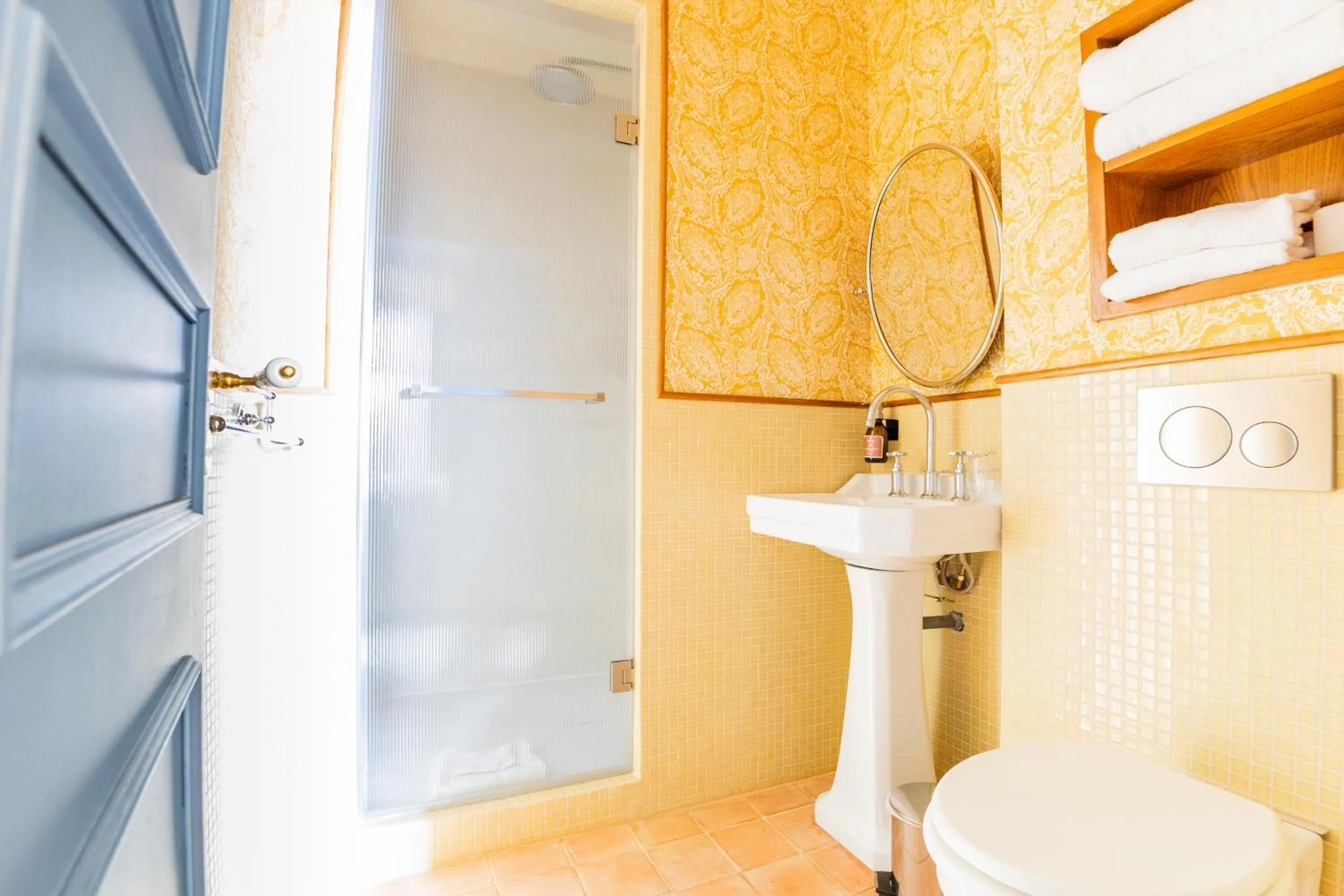 Bathroom in Hôtel Amista Marseille - ancien Hôtel Saint Louis - Vieux Port