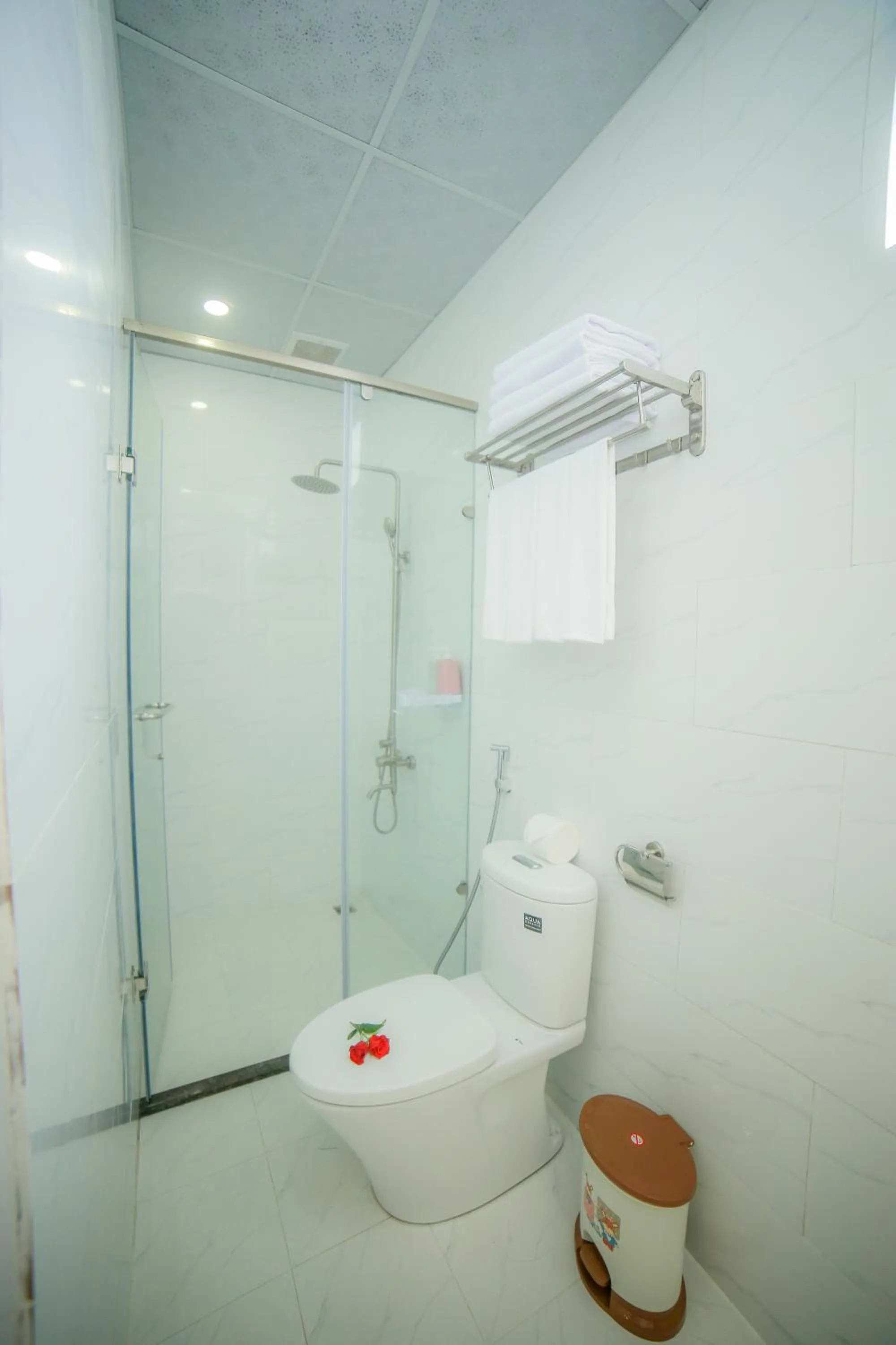 Bathroom in Nhật Nguyên Hotel