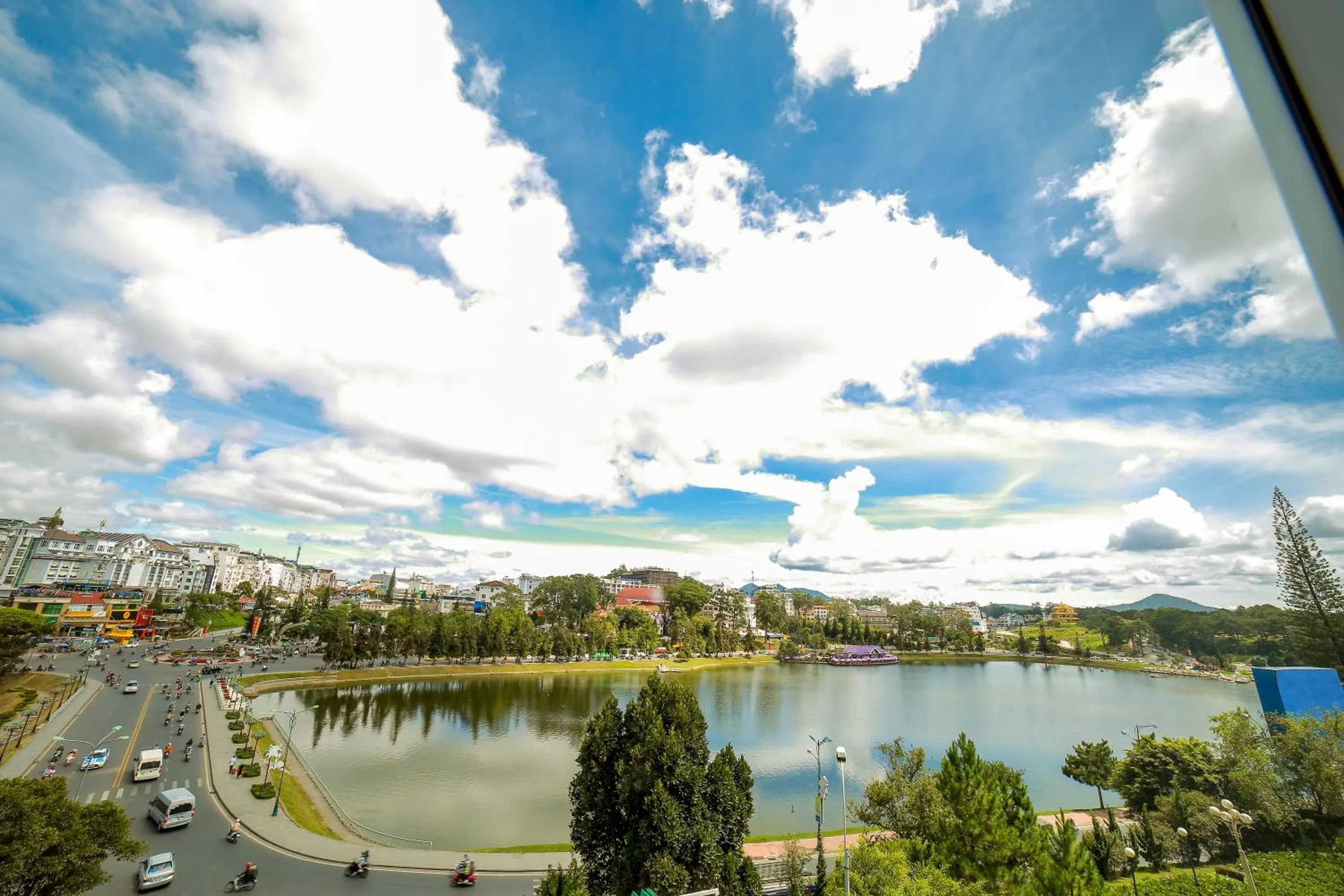 Lake view in Nhật Nguyên Hotel