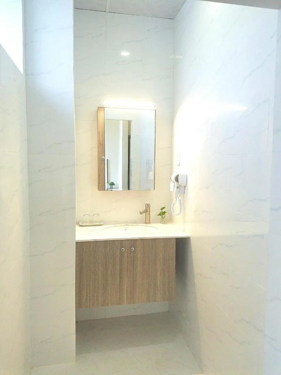 Bathroom in Nhật Nguyên Hotel