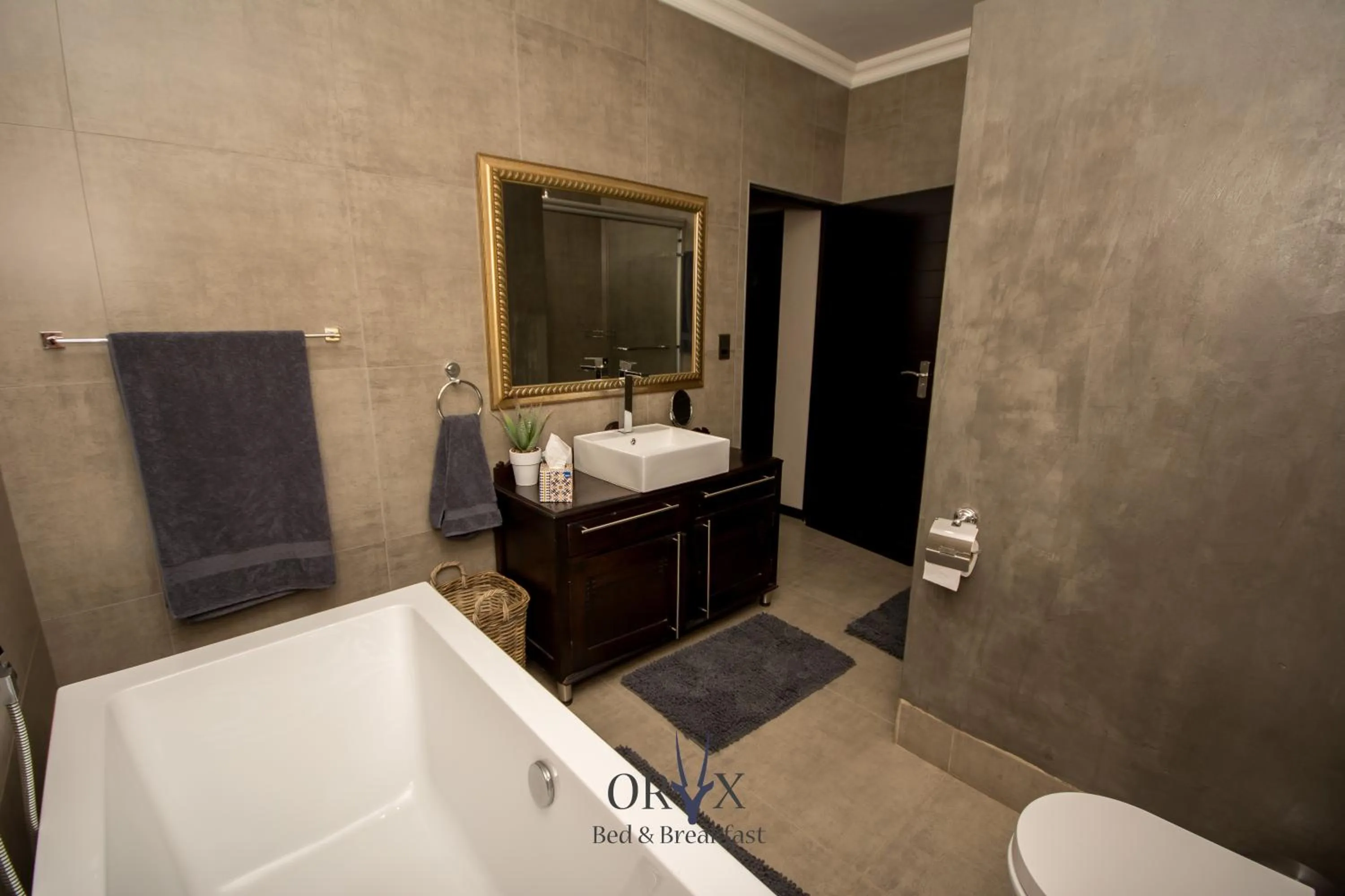 Shower in Oryx B&B Reserved Guests Only