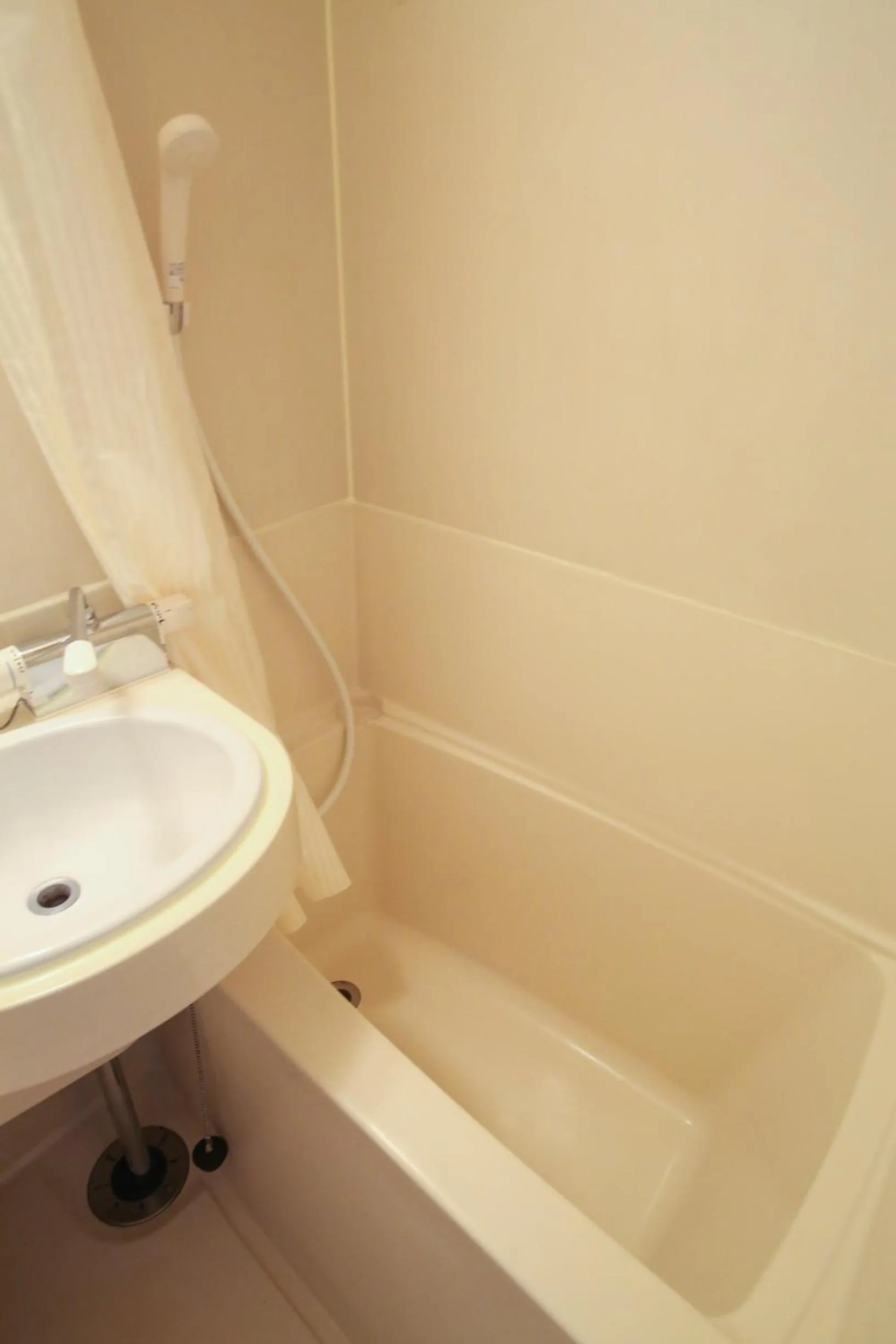 N33 Hakata Sta Riverside