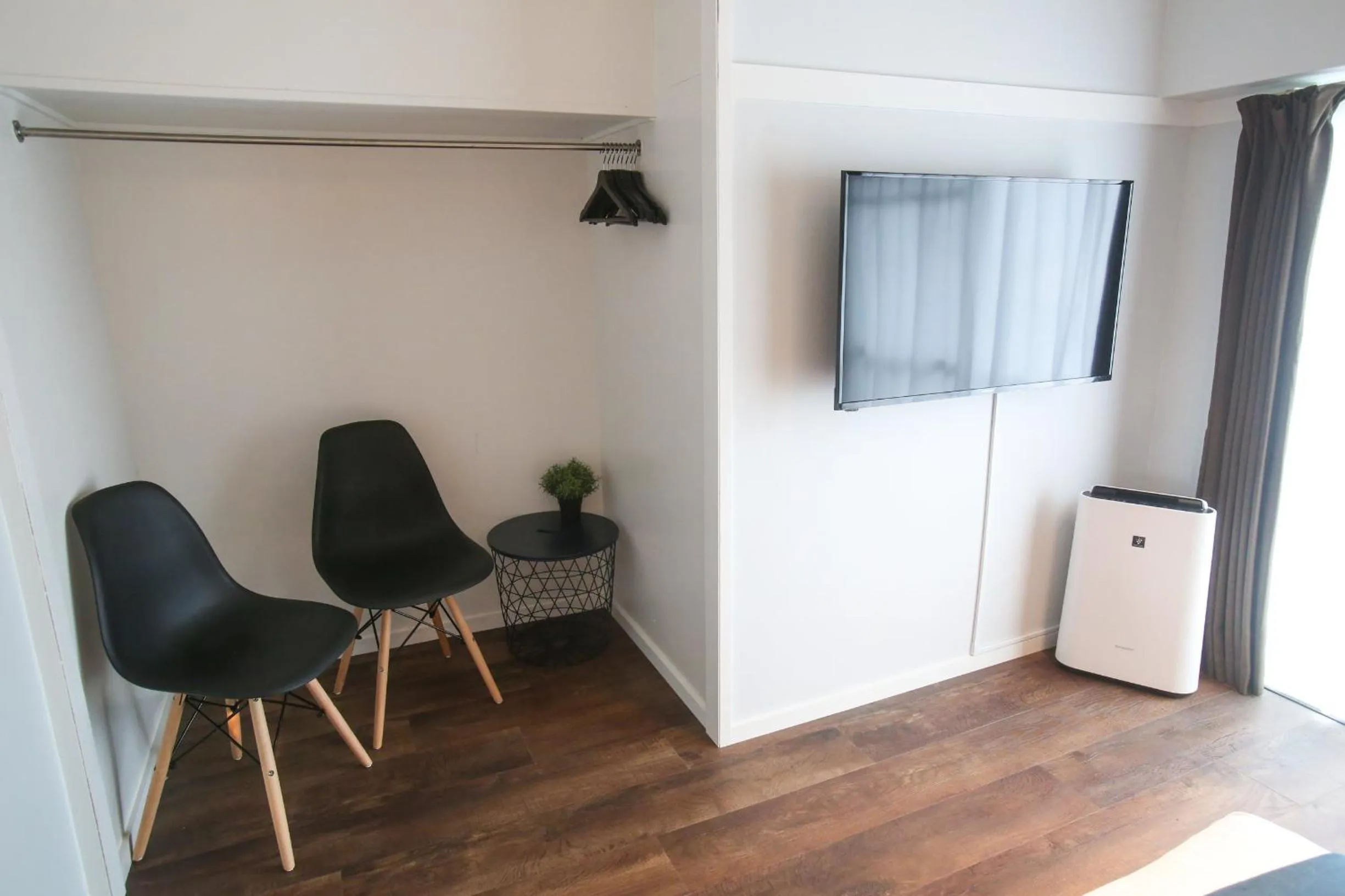 N33 Hakata Sta Riverside