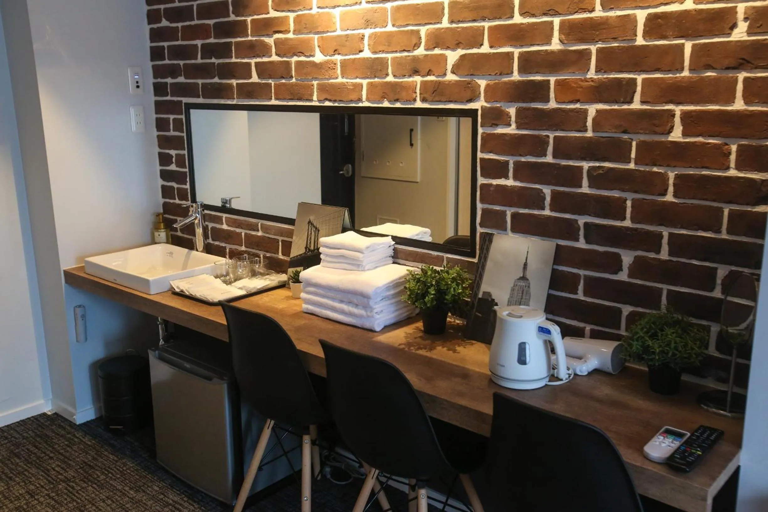 N33 Hakata Sta Riverside