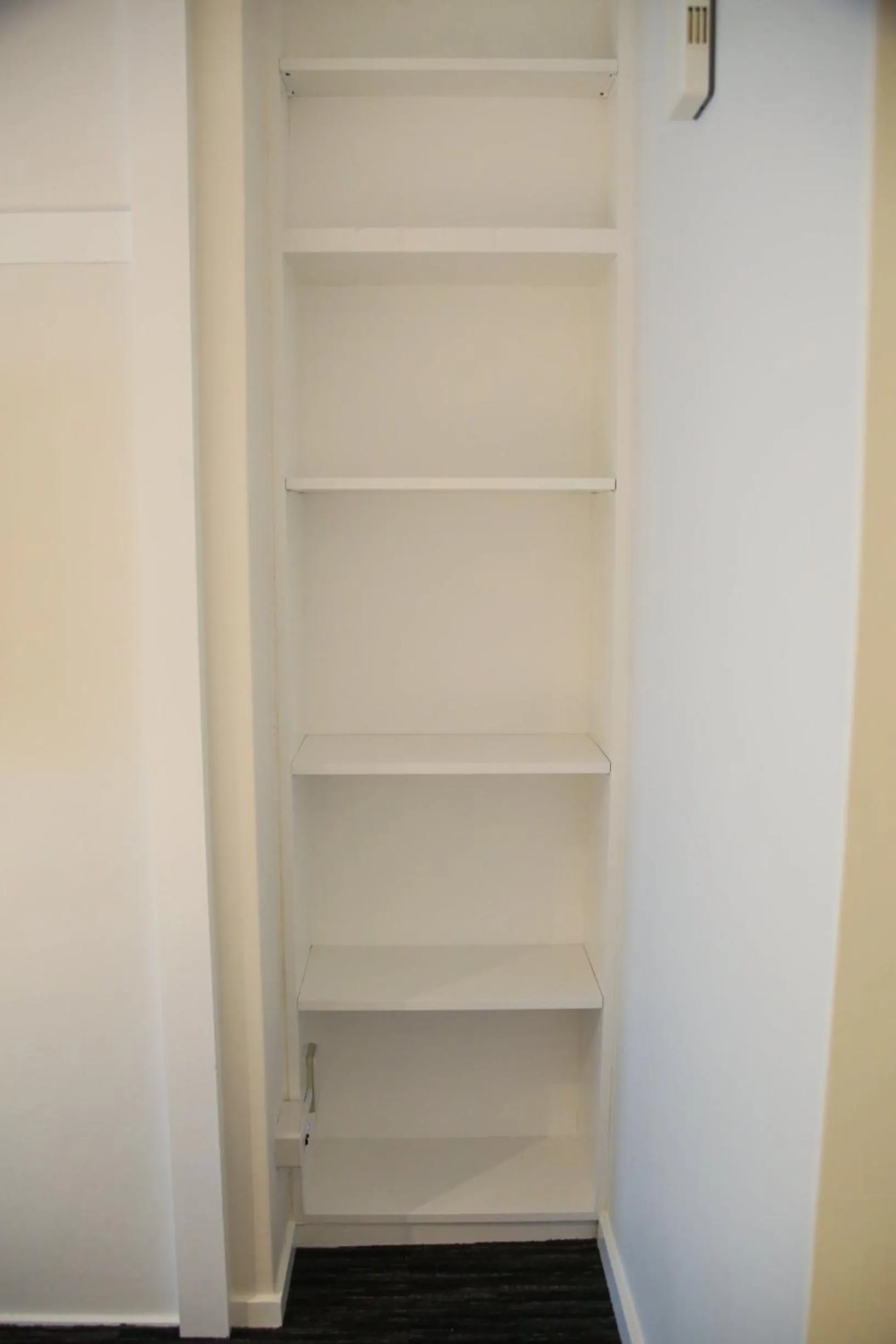 N33 Hakata Sta Riverside