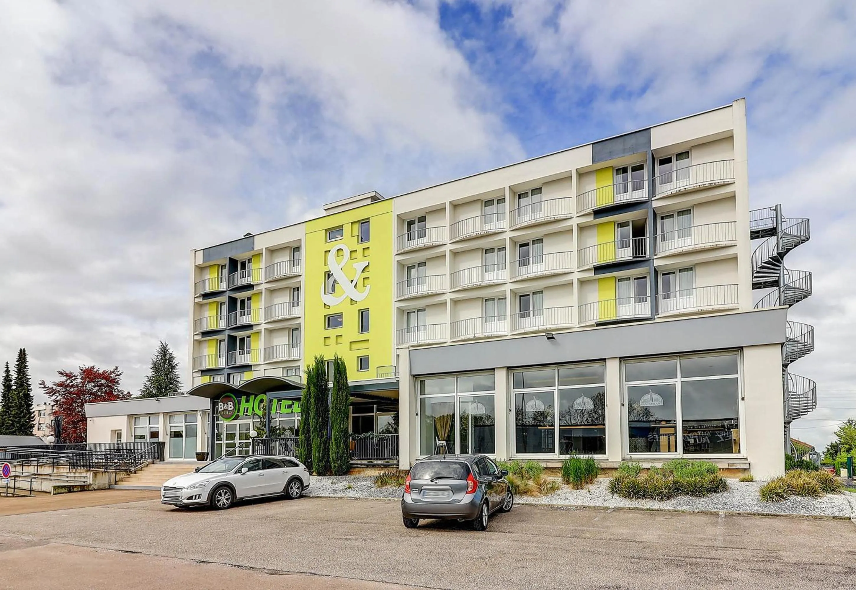 Property building in B&B HOTEL Chaumont