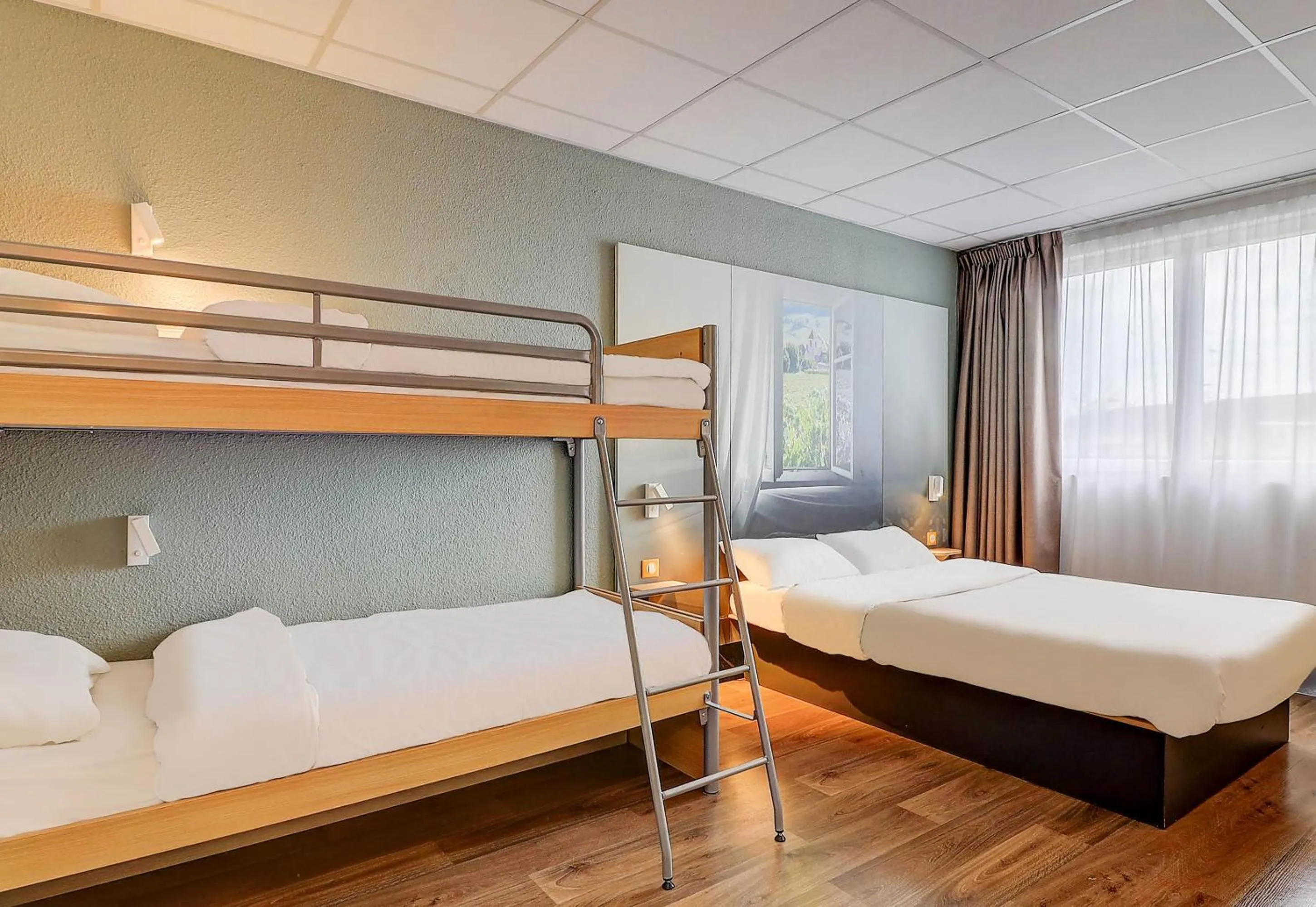 Bedroom, Bed in B&B HOTEL Chaumont