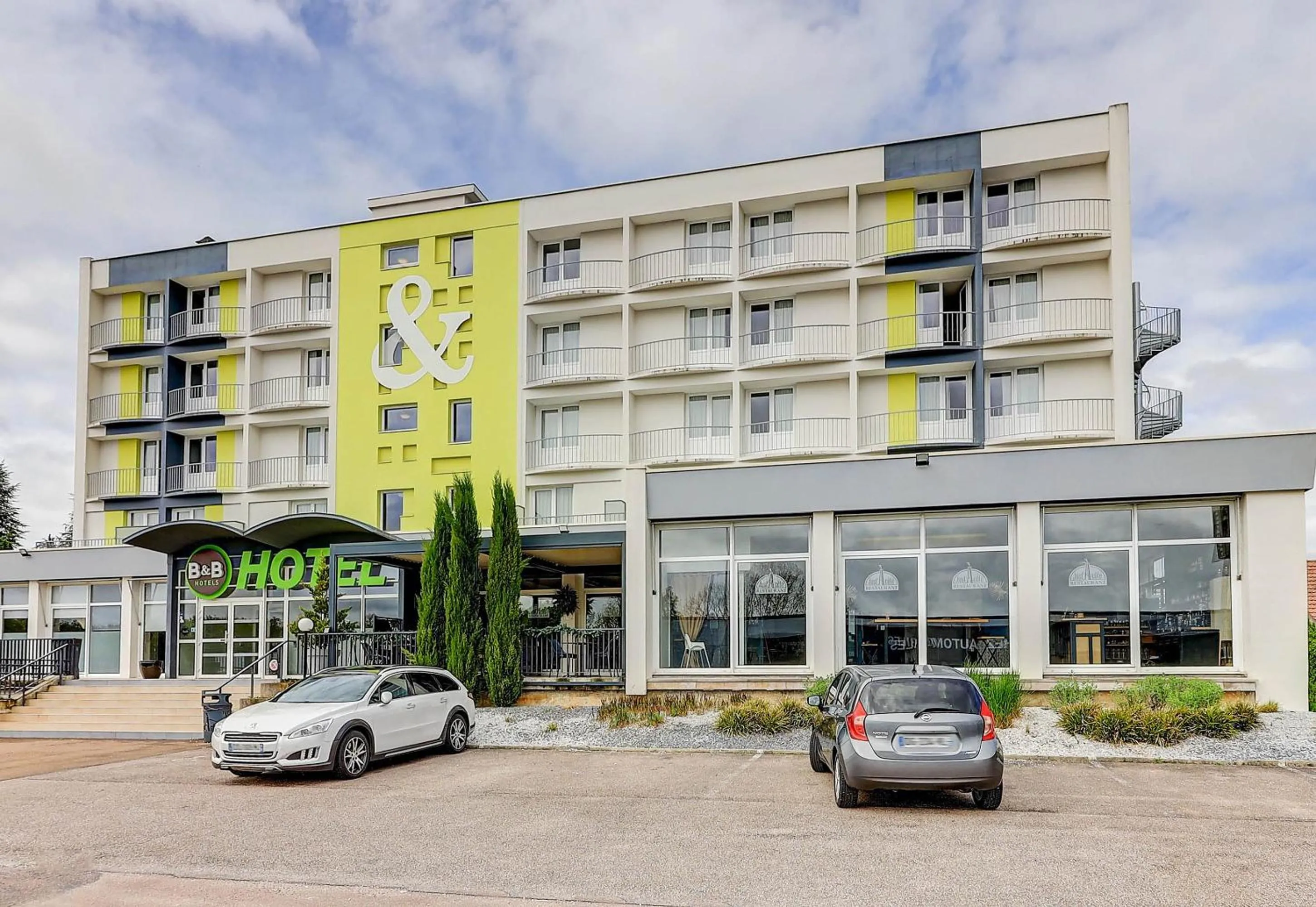 Property building in B&B HOTEL Chaumont