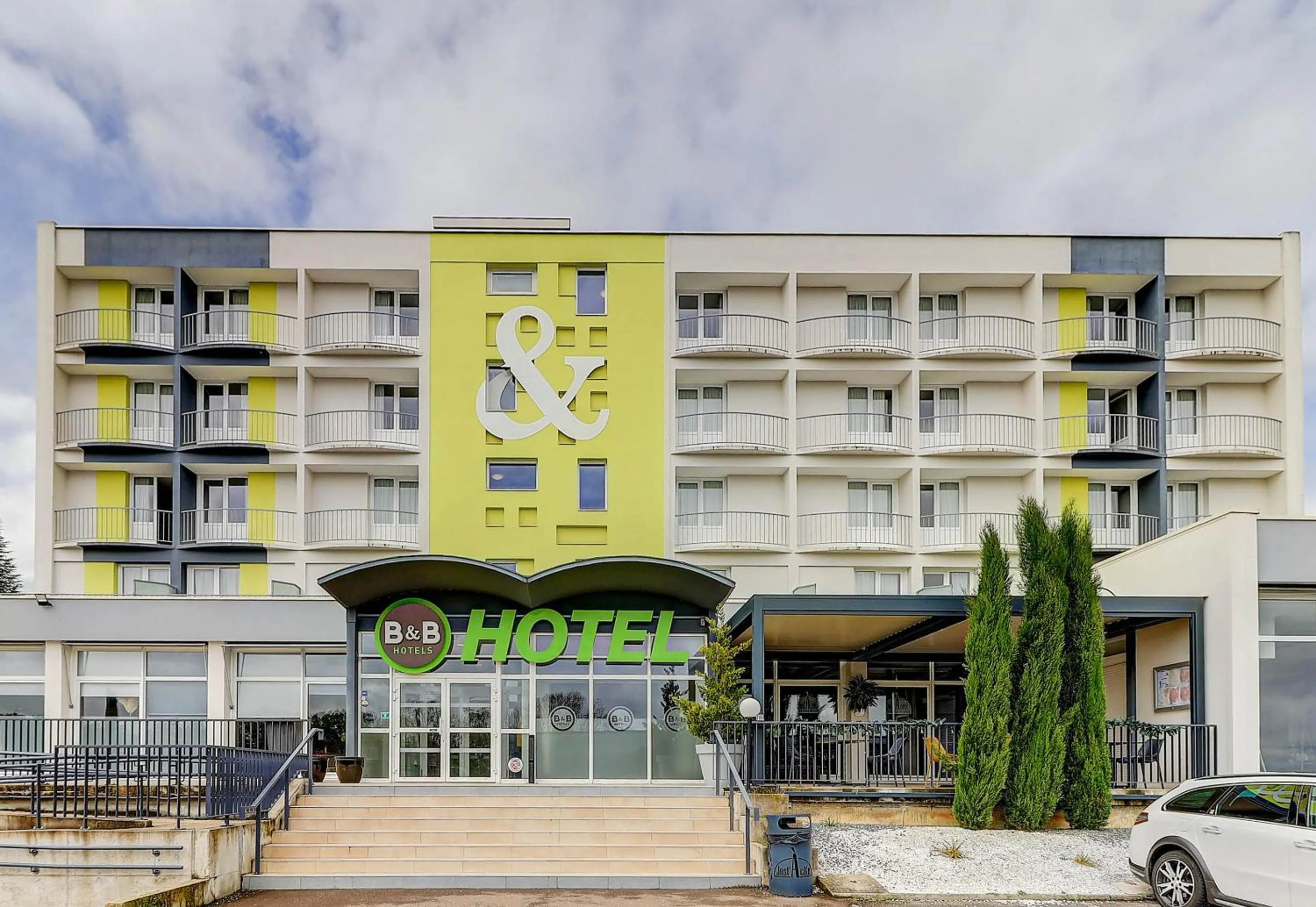 Property building in B&B HOTEL Chaumont