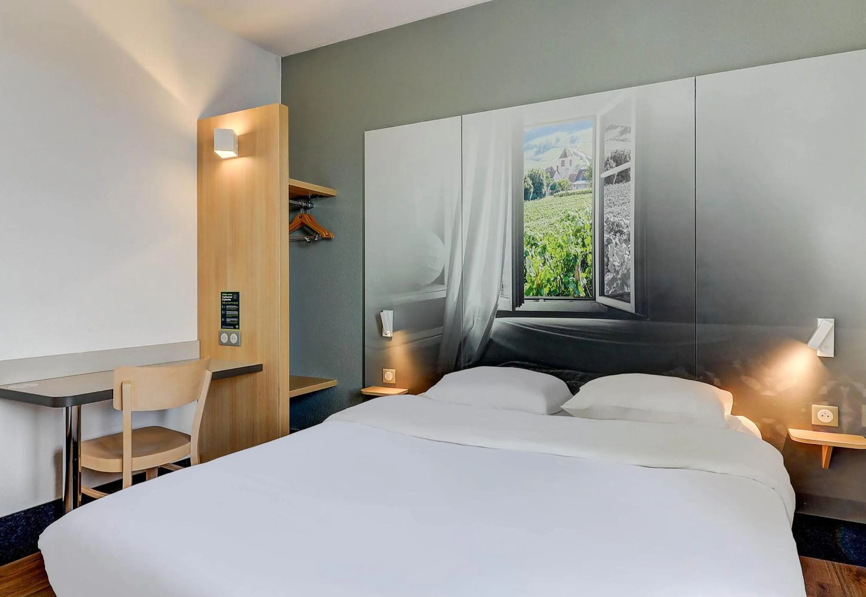 Bedroom, Bed in B&B HOTEL Chaumont