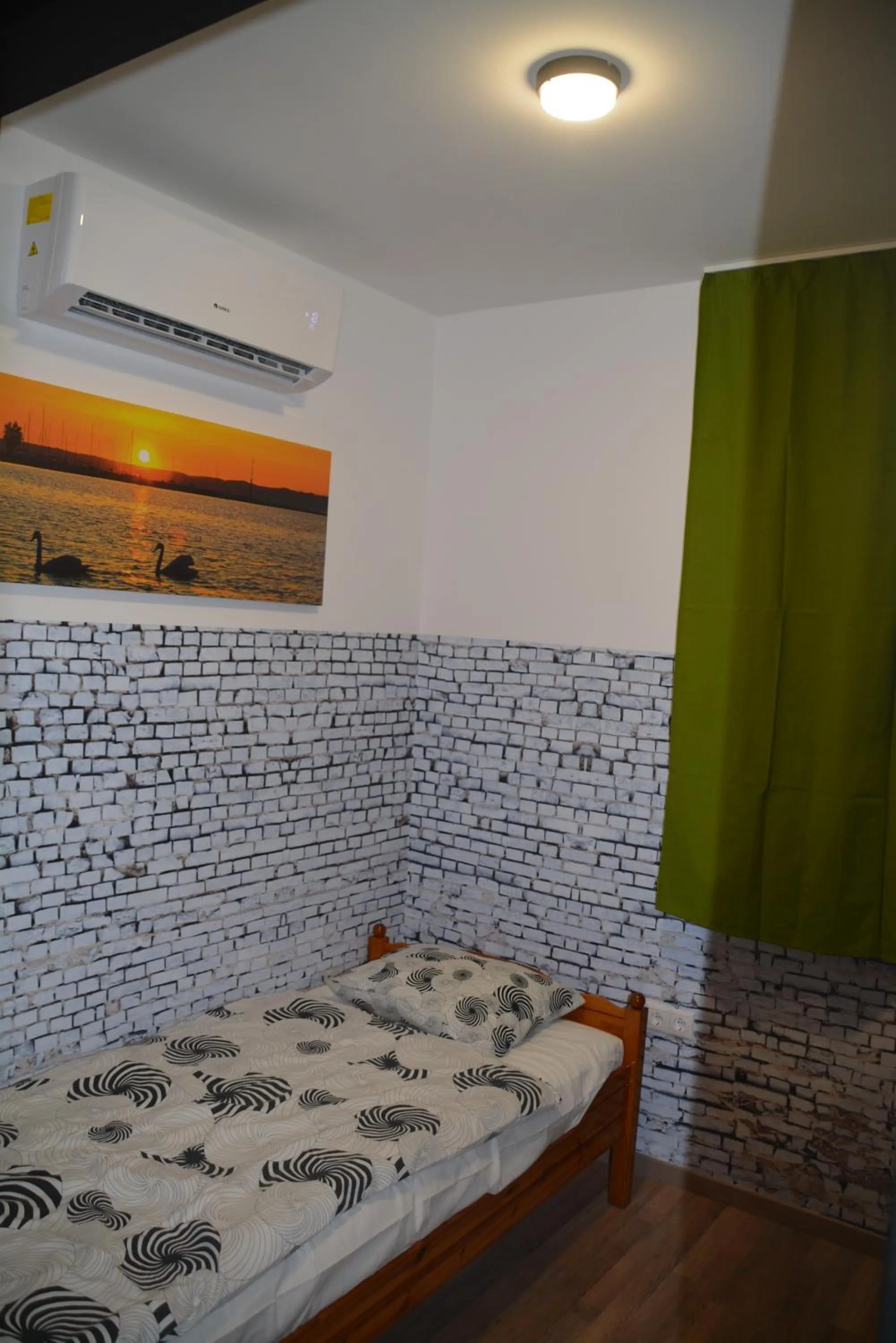 Bed in Kid Família Panzió Balatonszárszó