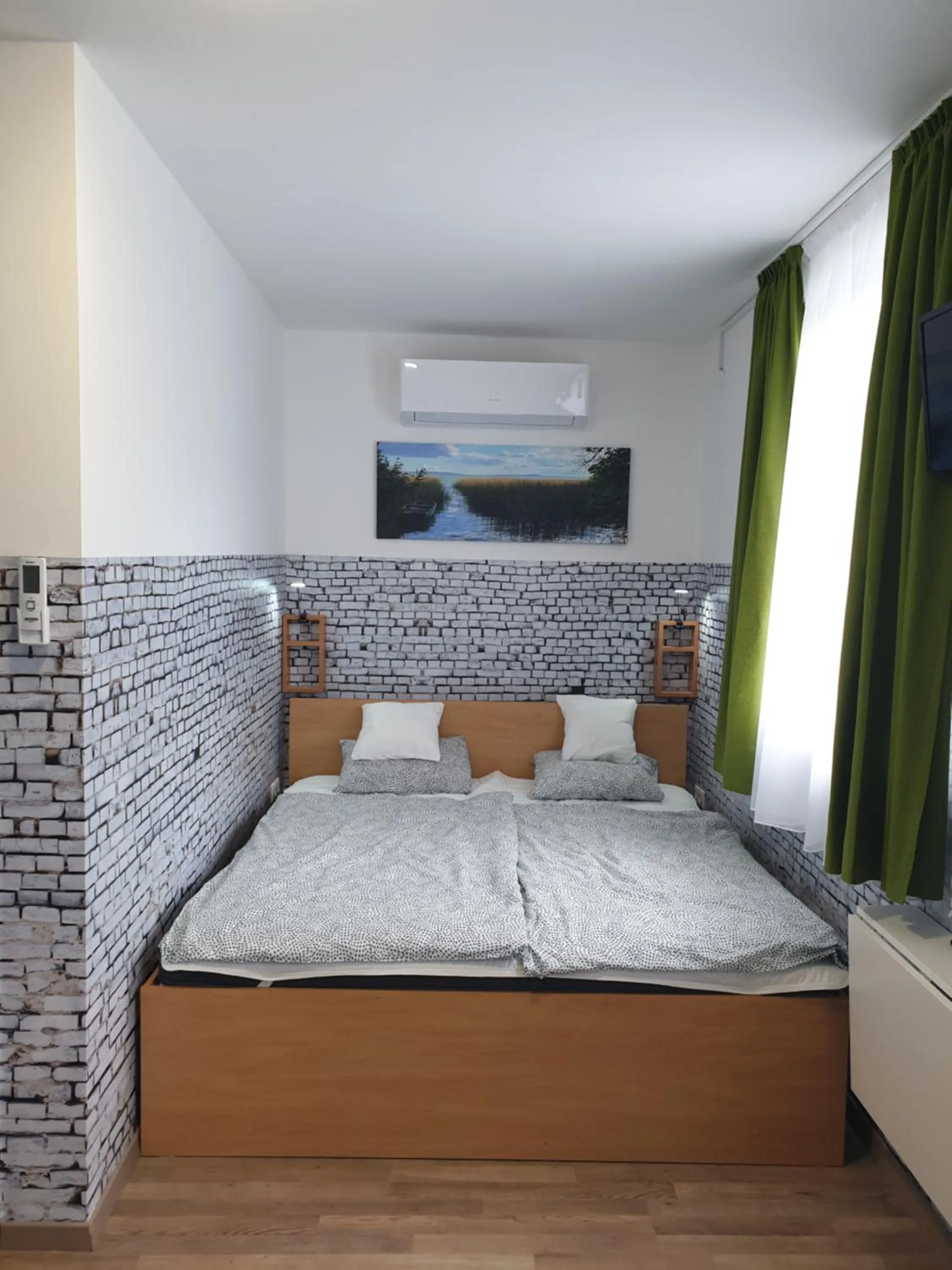 Bed in Kid Família Panzió Balatonszárszó