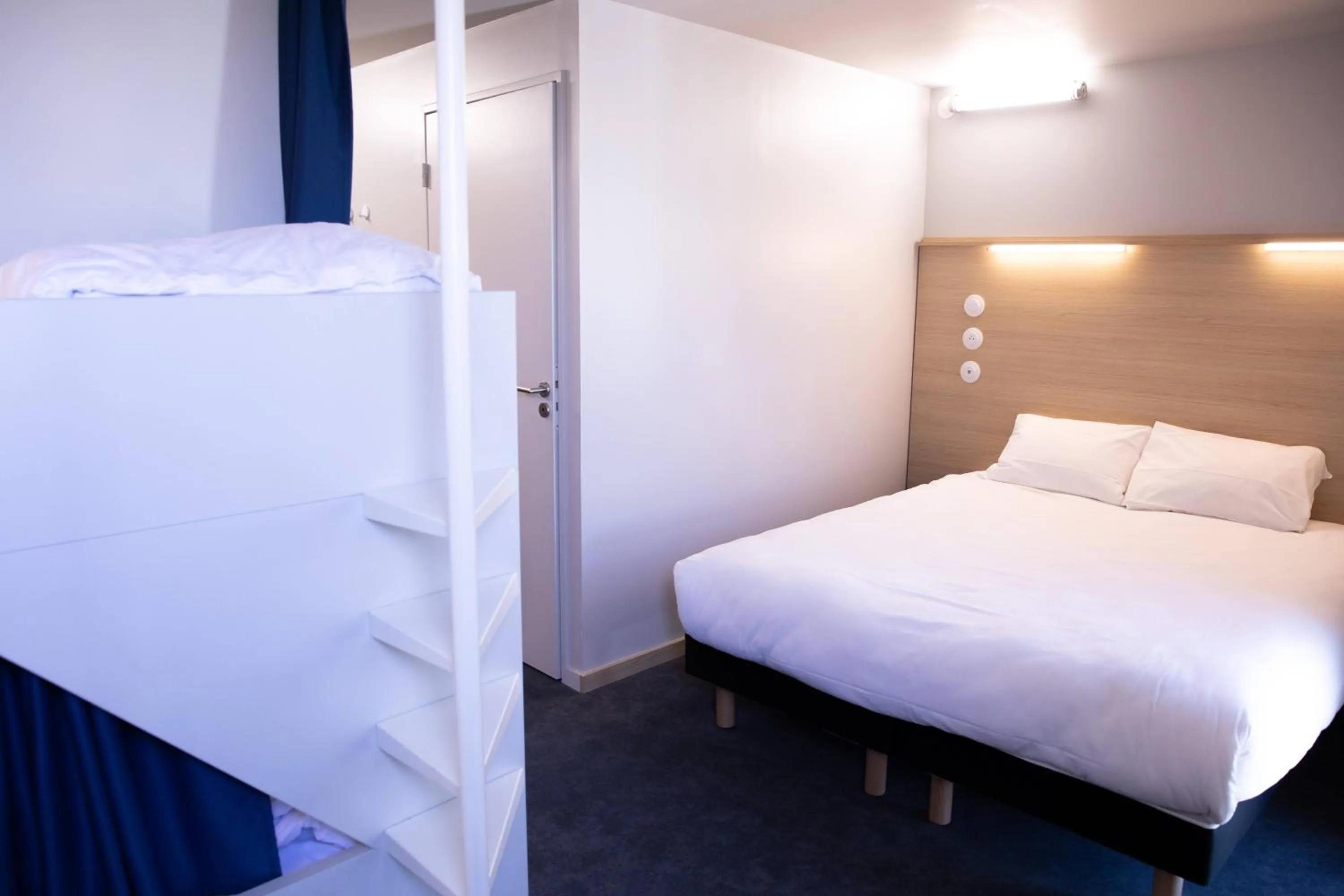 Bedroom, Bed in The People - Tours