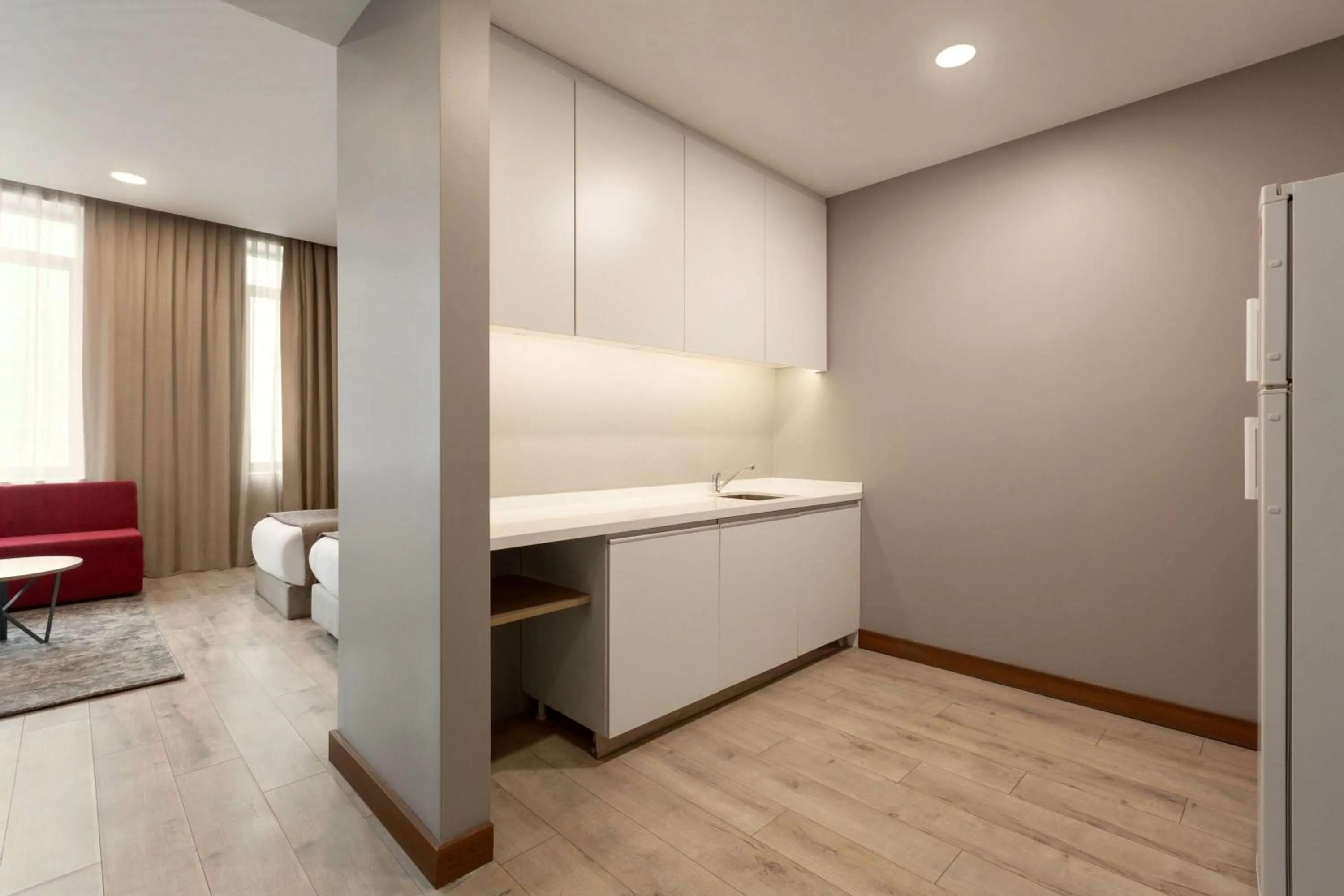 Photo of the whole room in La Quinta by Wyndham Istanbul Gunesli