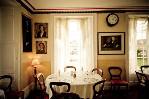 Restaurant/places to eat in The White Hart Hotel