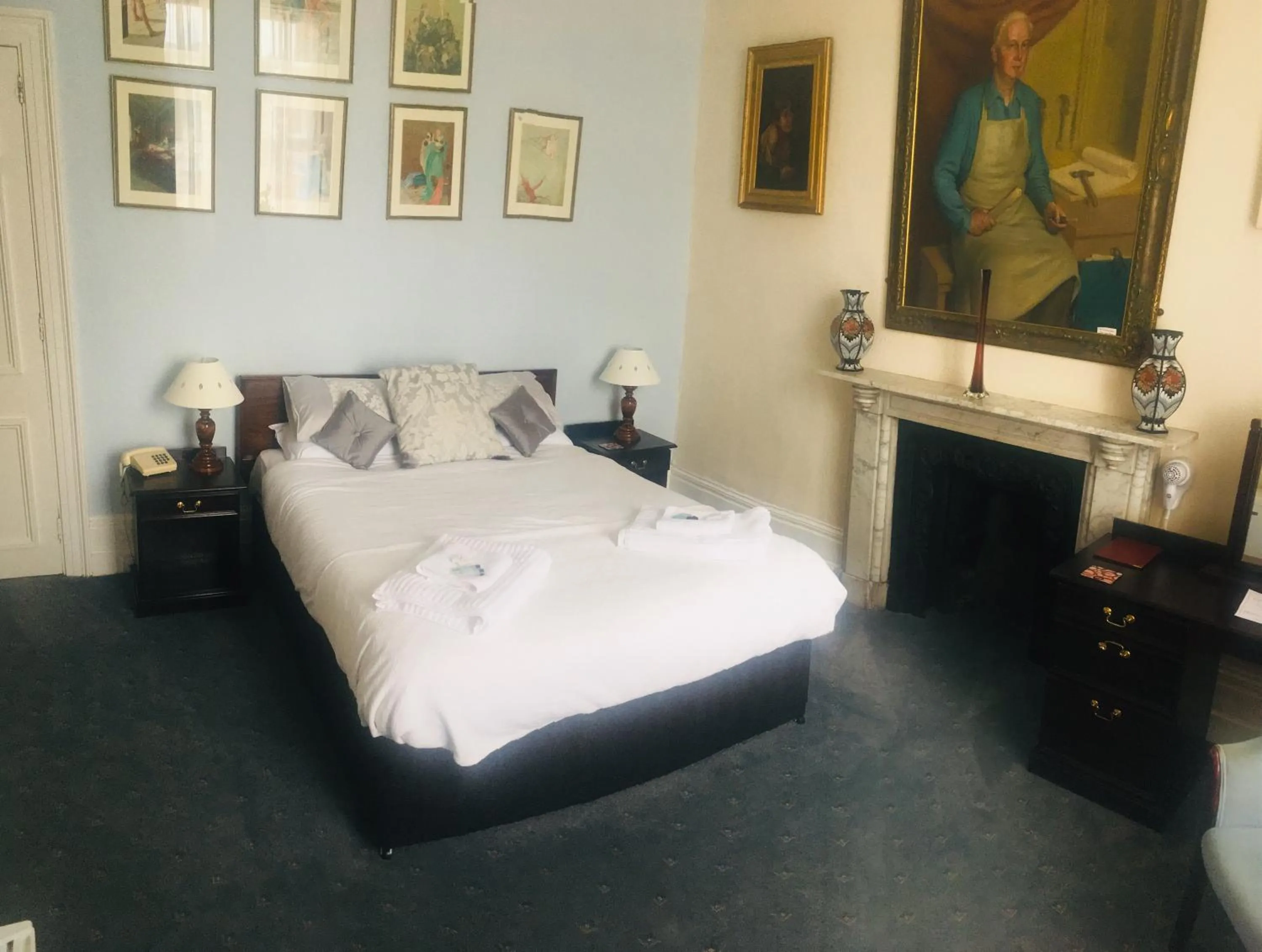 Bed in The White Hart Hotel