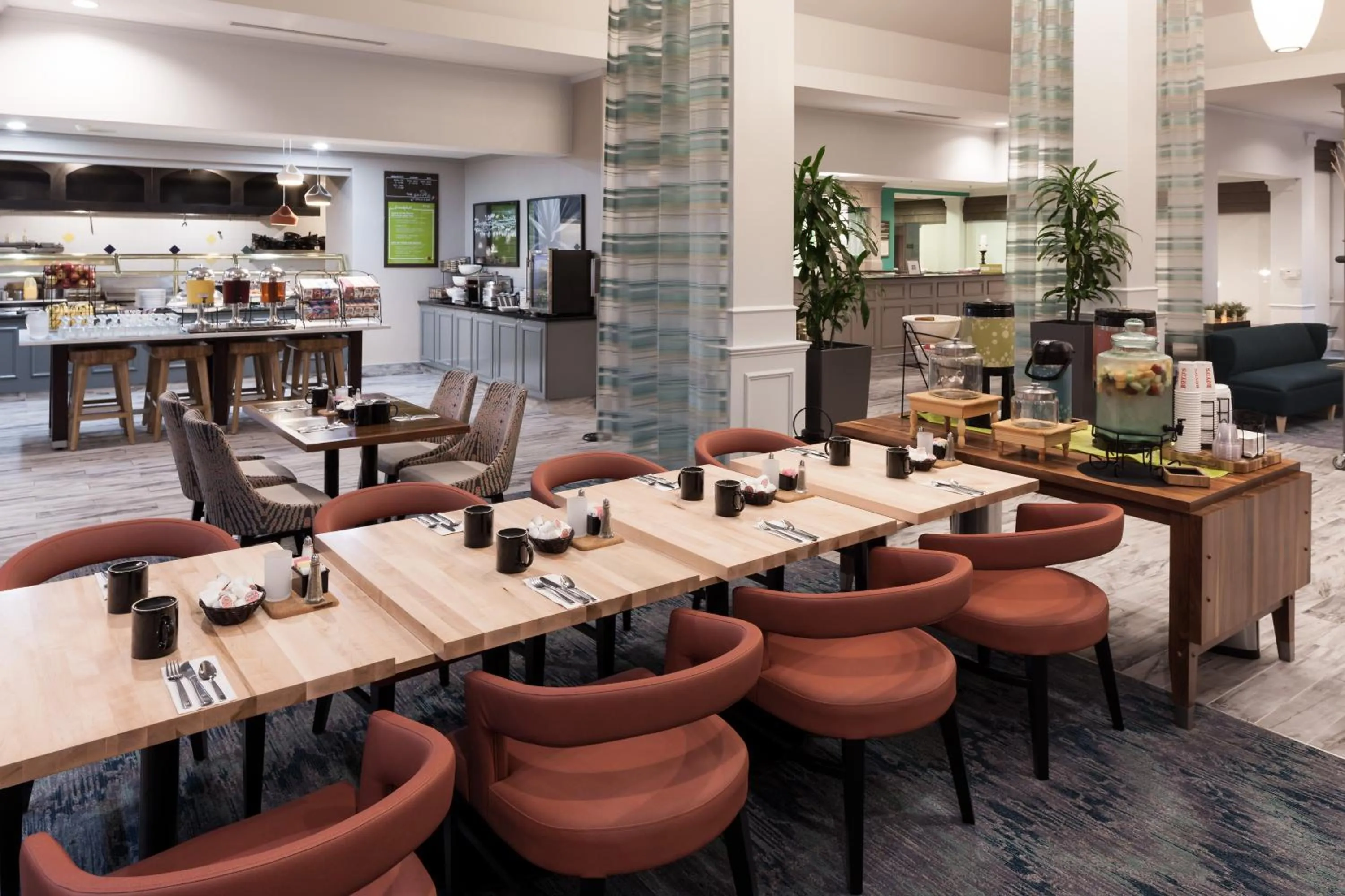 Dining area in Hilton Garden Inn Sacramento/South Natomas