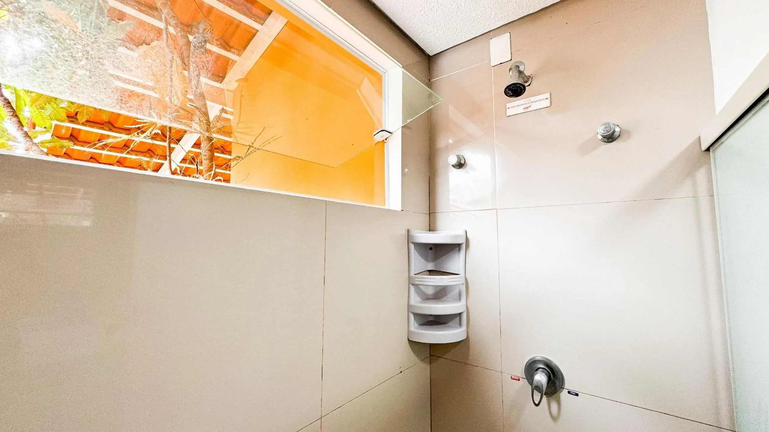 Pousada Bernúncia - Com café da Manhã, próximo a Praia Grande