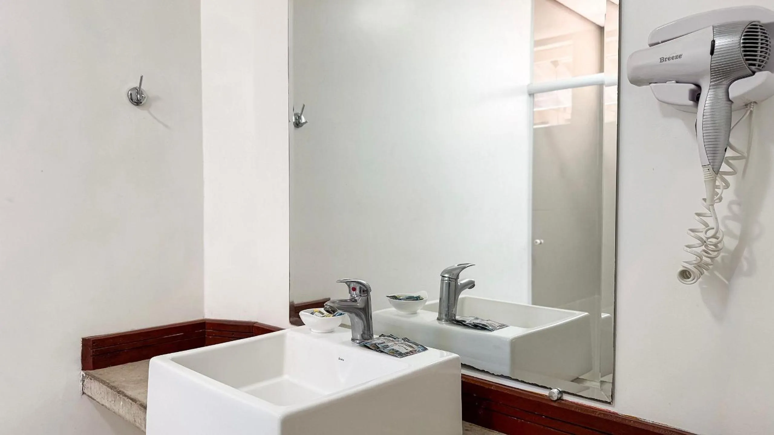 Pousada Bernúncia - Com café da Manhã, próximo a Praia Grande