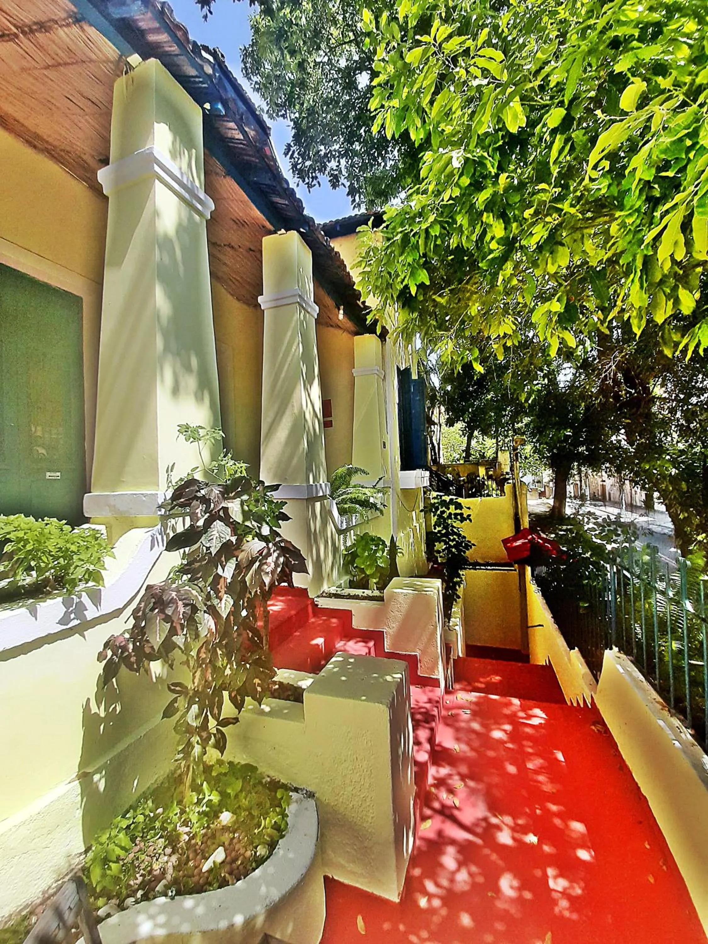Patio in Brasileranza Hostel