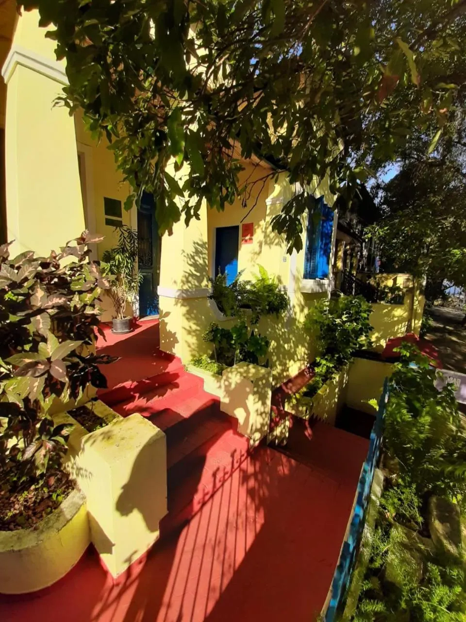 Facade/entrance in Brasileranza Hostel
