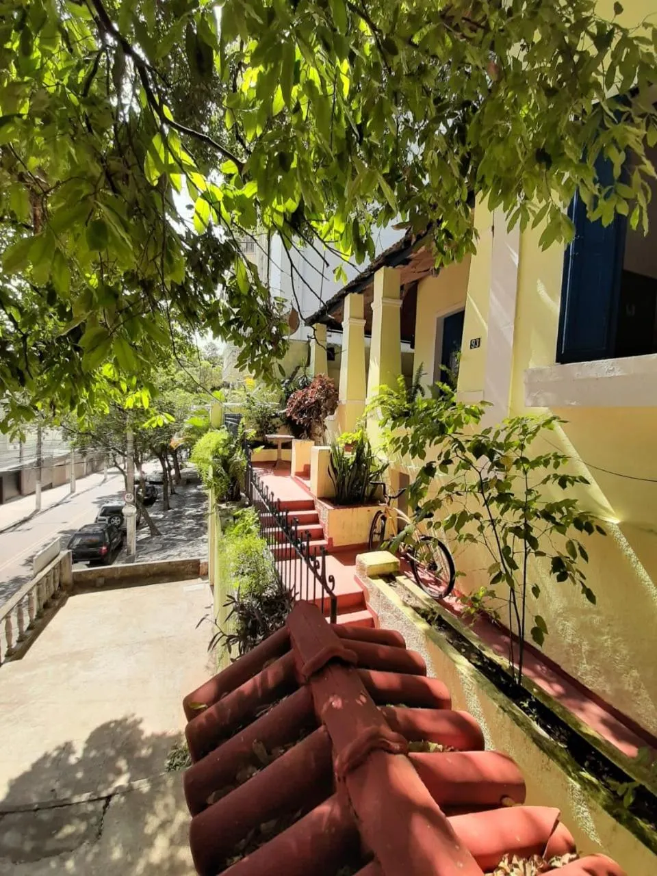Facade/entrance in Brasileranza Hostel
