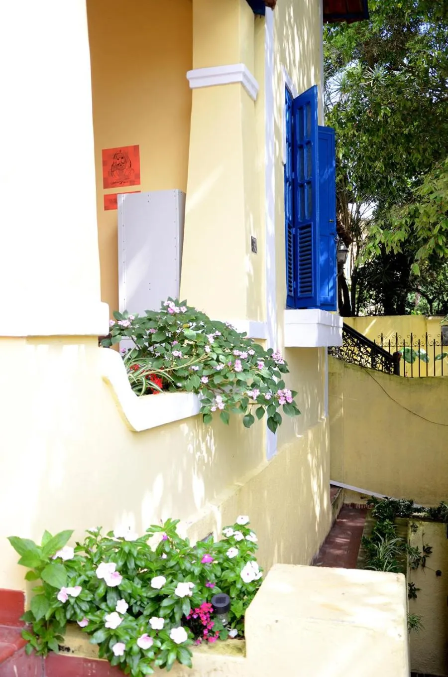 Balcony/Terrace in Brasileranza Hostel