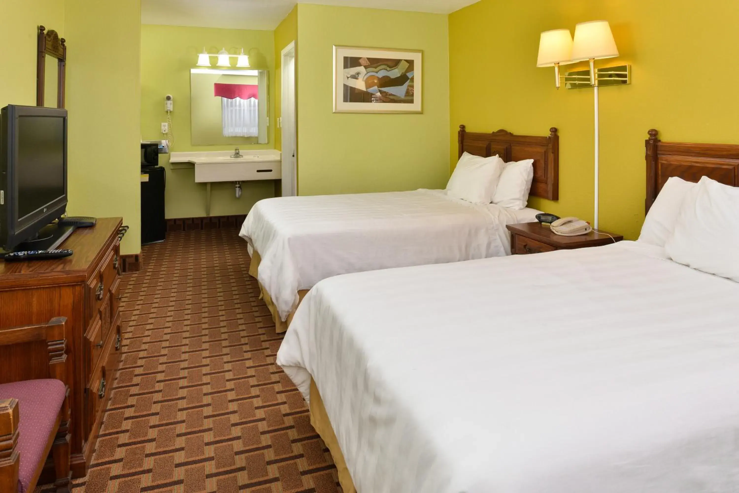 Double Room with Two Double Beds in American Inn Princeton Double Room with Two Double Beds in American Inn Princeton