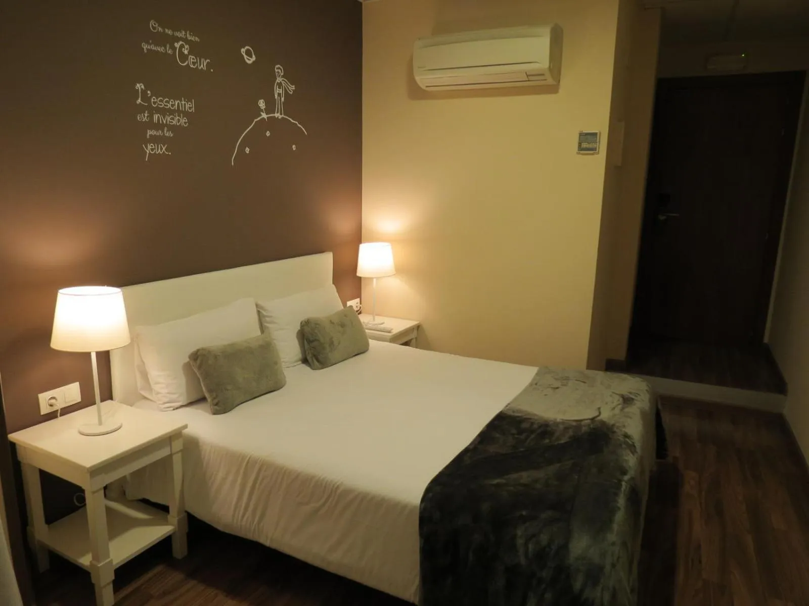 Bed in Hostal Petit Príncep