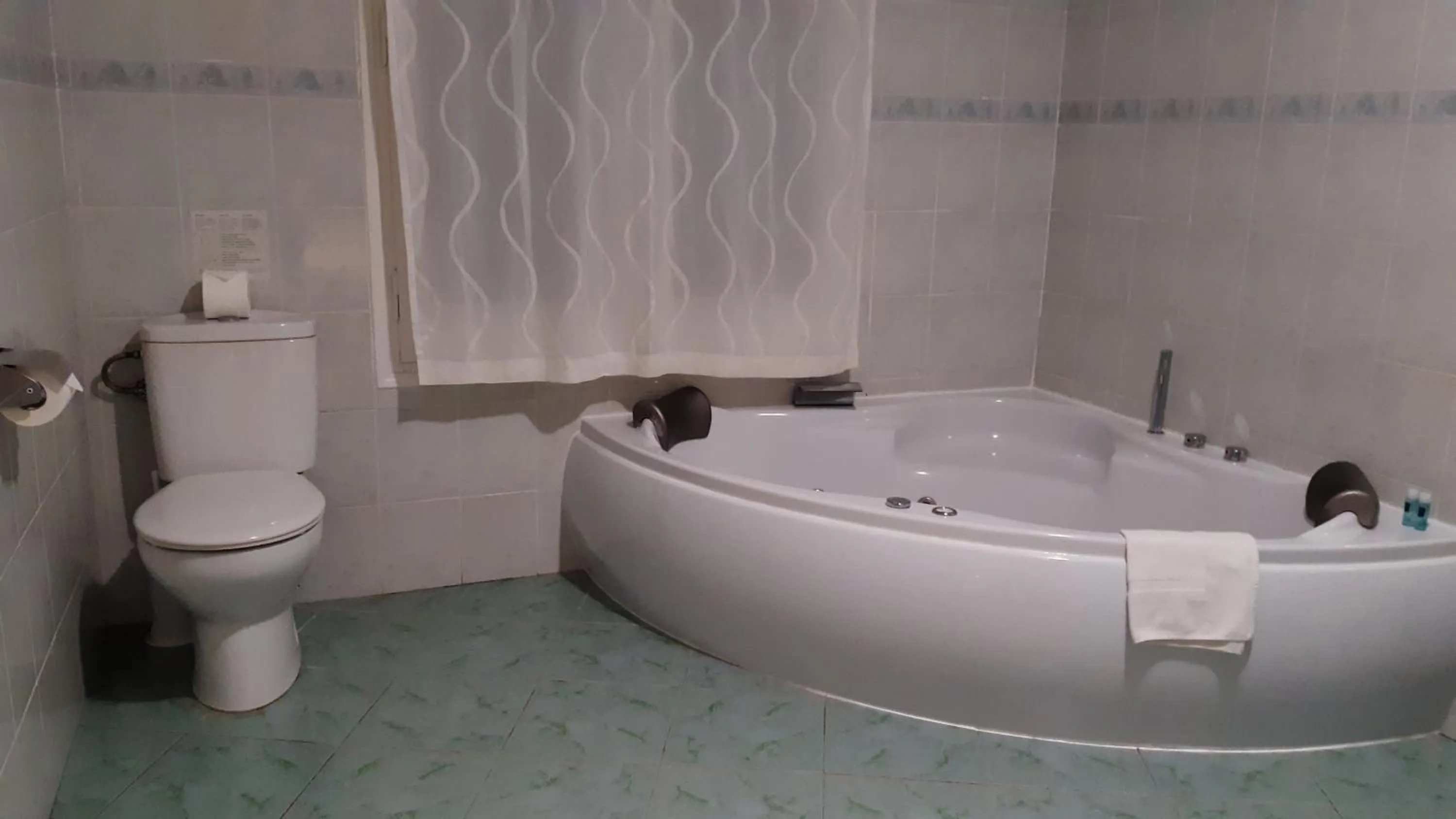 Hot Tub in Hostal Petit Príncep