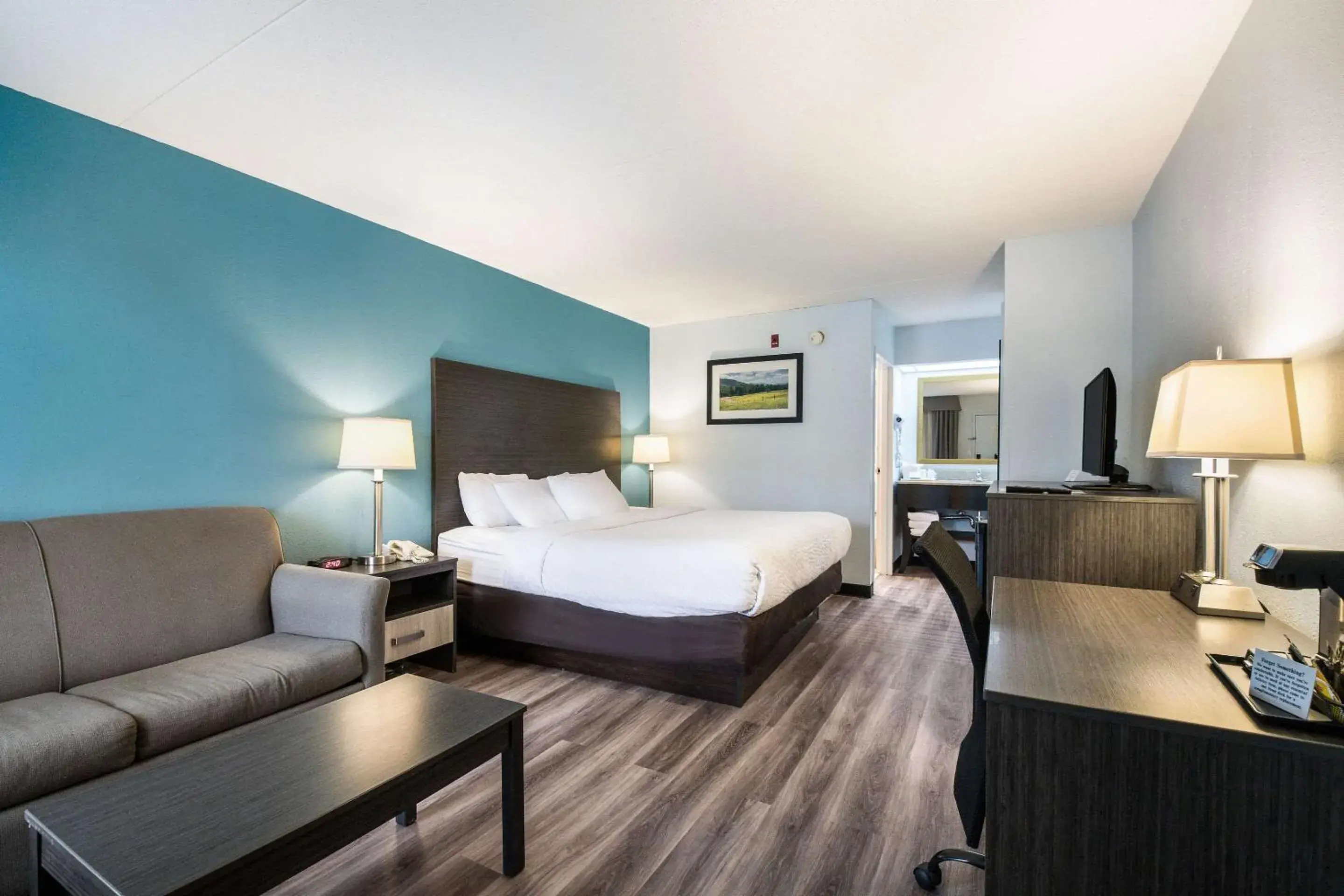 King Room with Sofa Bed - Non-Smoking in Clarion Inn Cleveland near University King Room with Sofa Bed - Non-Smoking in Clarion Inn Cleveland near University