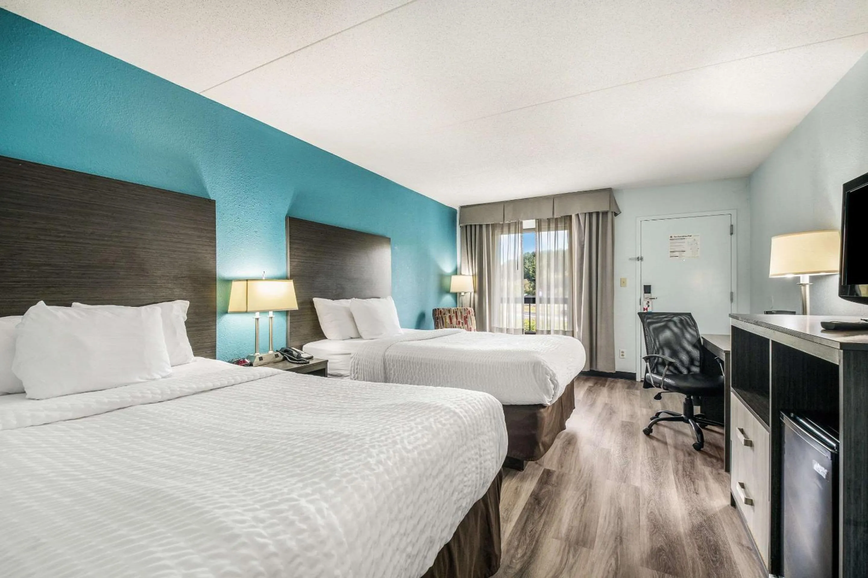 Bedroom, Bed in Clarion Inn Cleveland near University