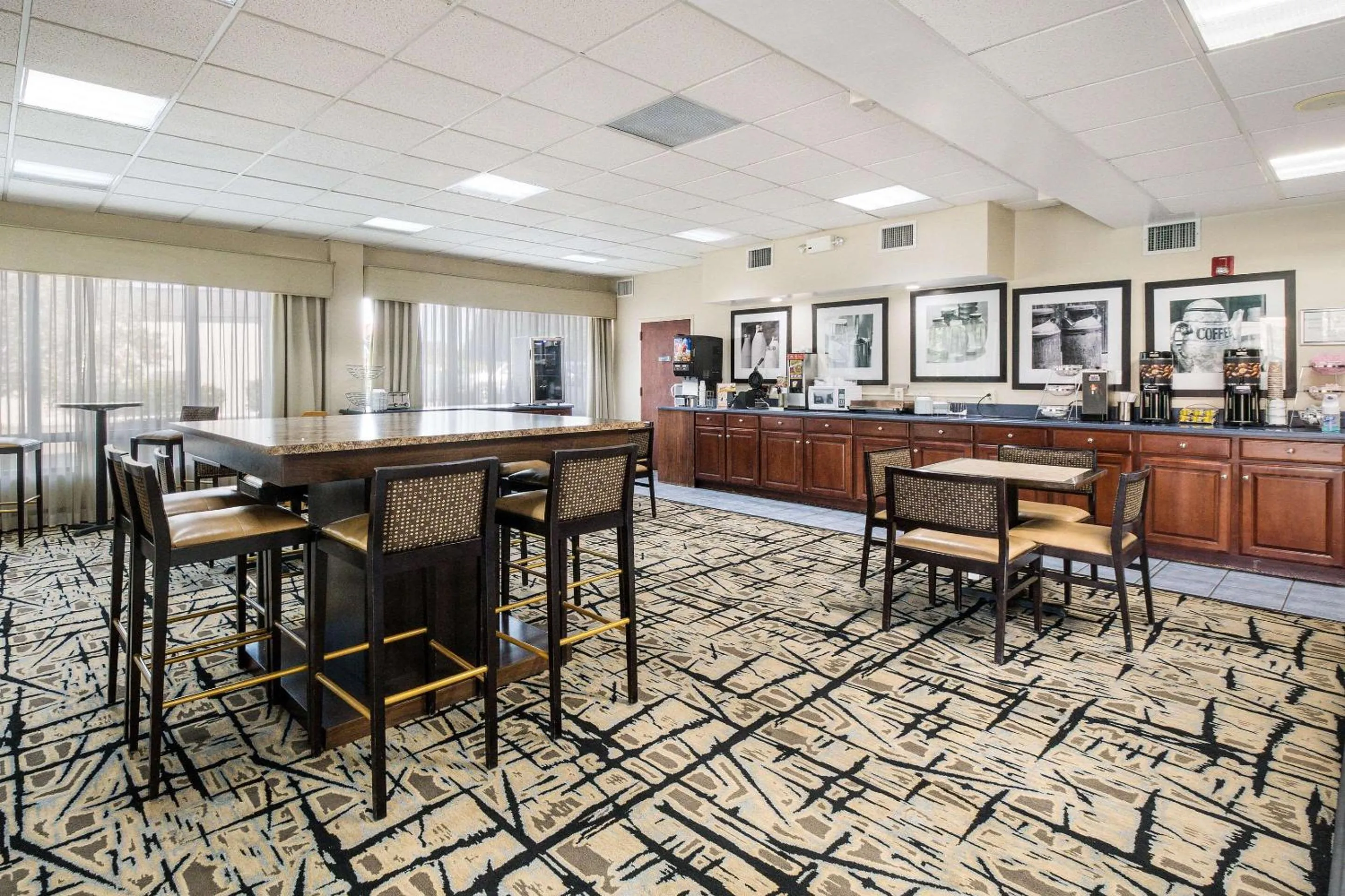 Breakfast in Clarion Inn Cleveland near University