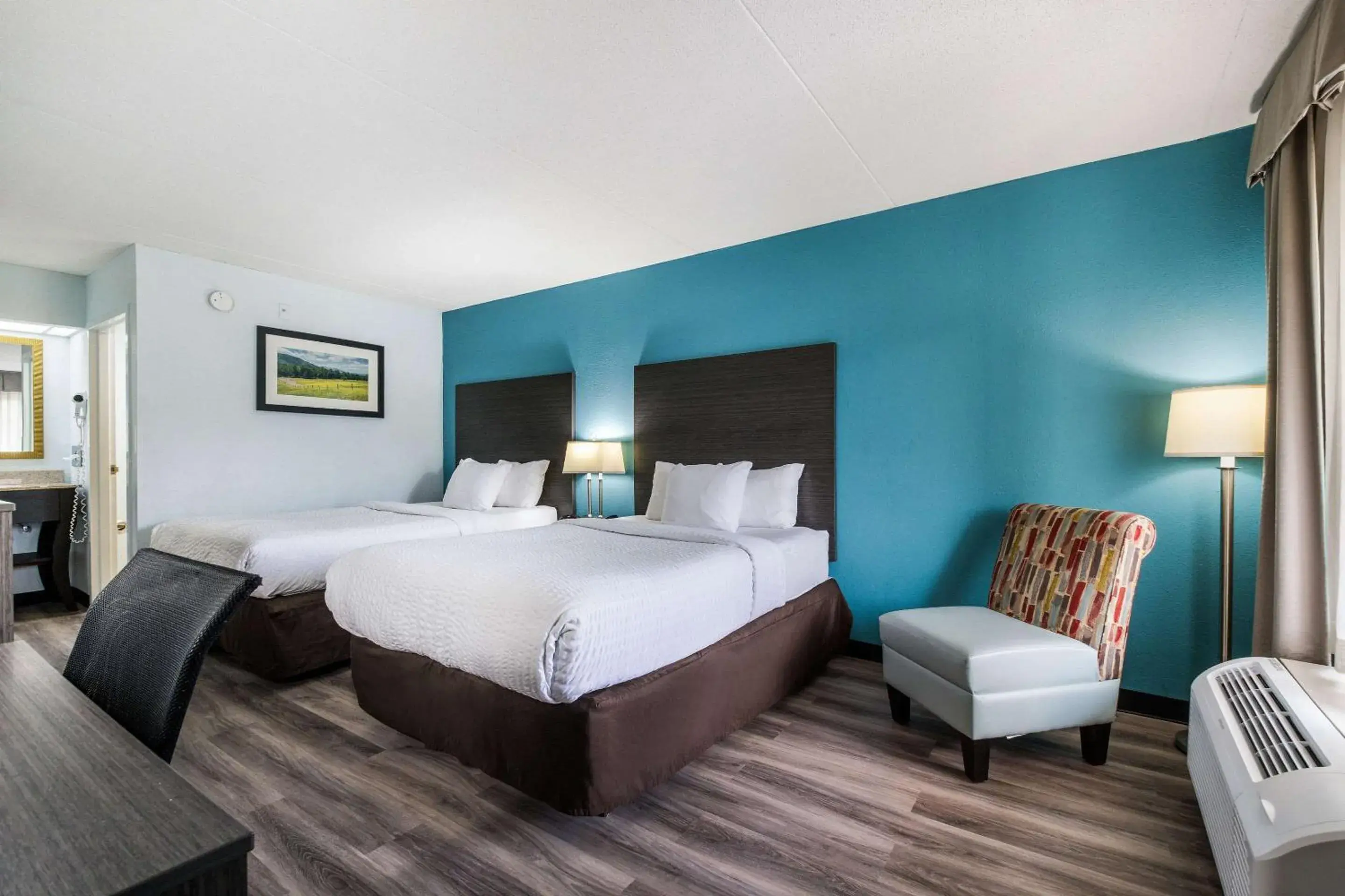 Double Room with Two Double Beds - Non-Smoking in Clarion Inn Cleveland near University Double Room with Two Double Beds - Non-Smoking in Clarion Inn Cleveland near University