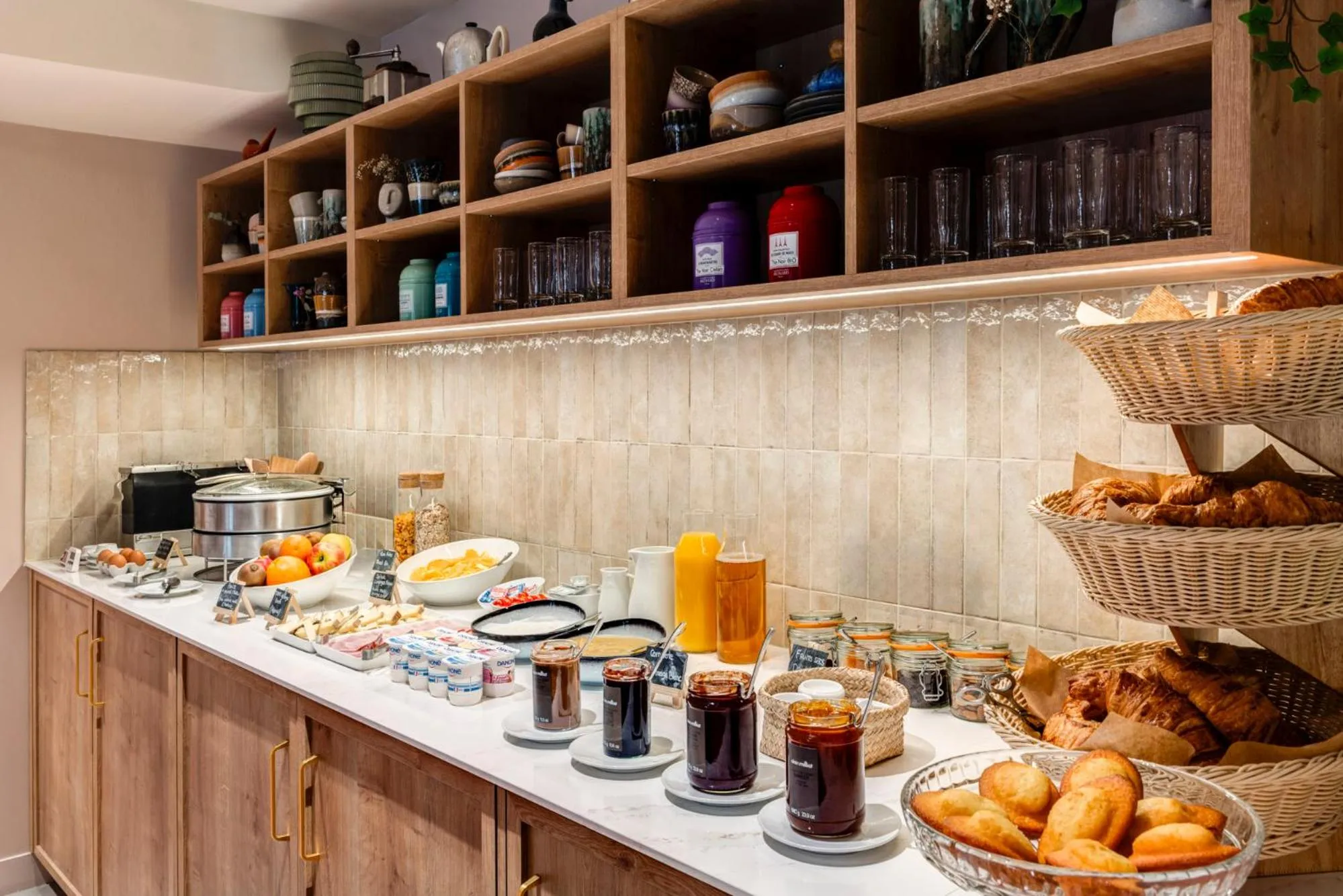 Food and drinks in Republik Hotel